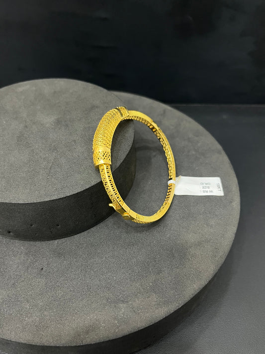 Ladies Gold Kada 18K Lucia Z01