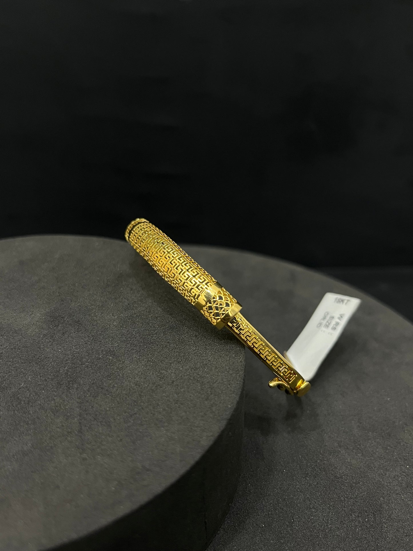 Ladies Gold Kada 18K Lucia Z01