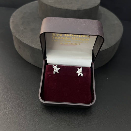 Sliver Ladies Petal Stud