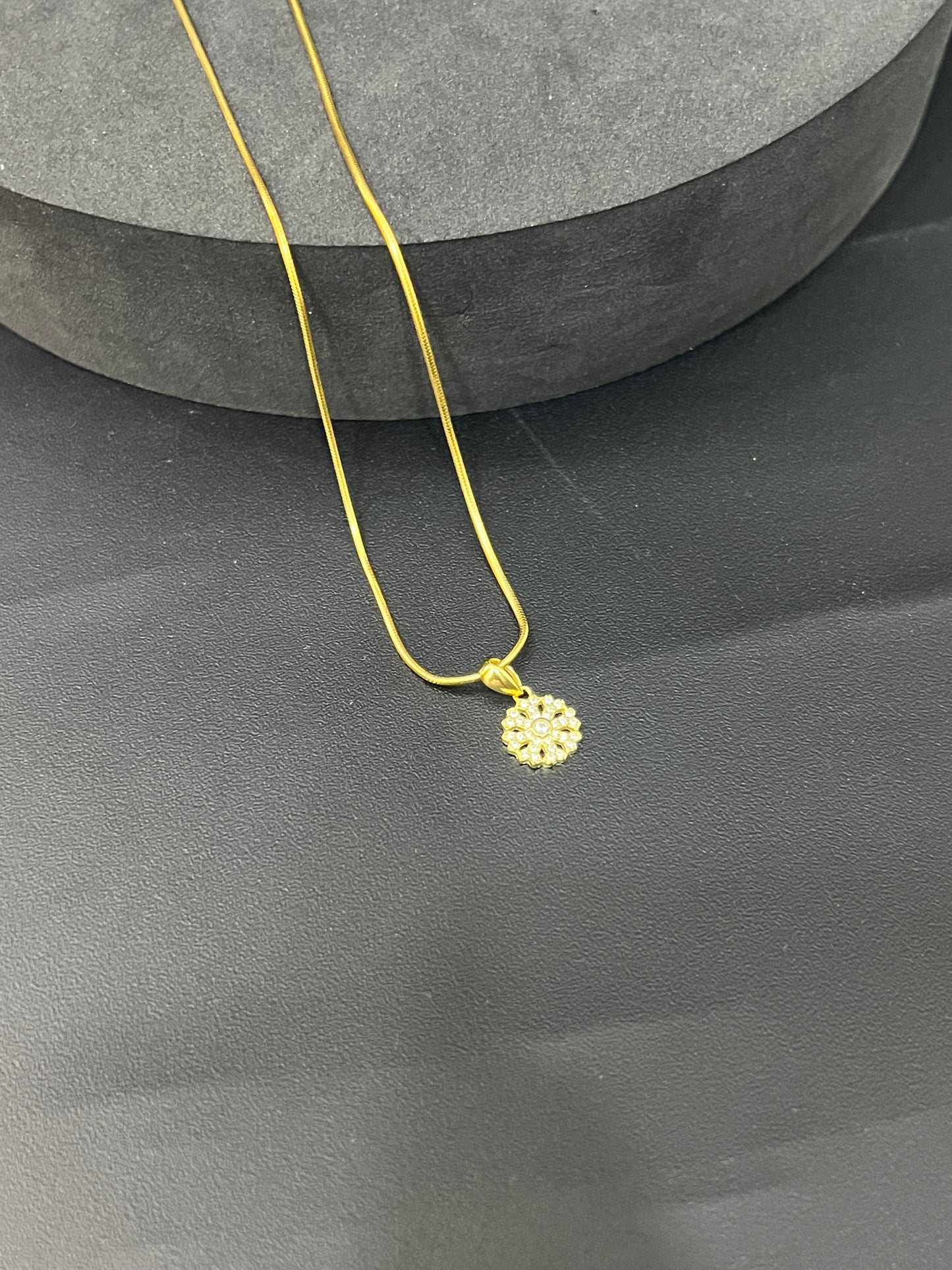 Ladies Gold Polish Classy Pendant Chain