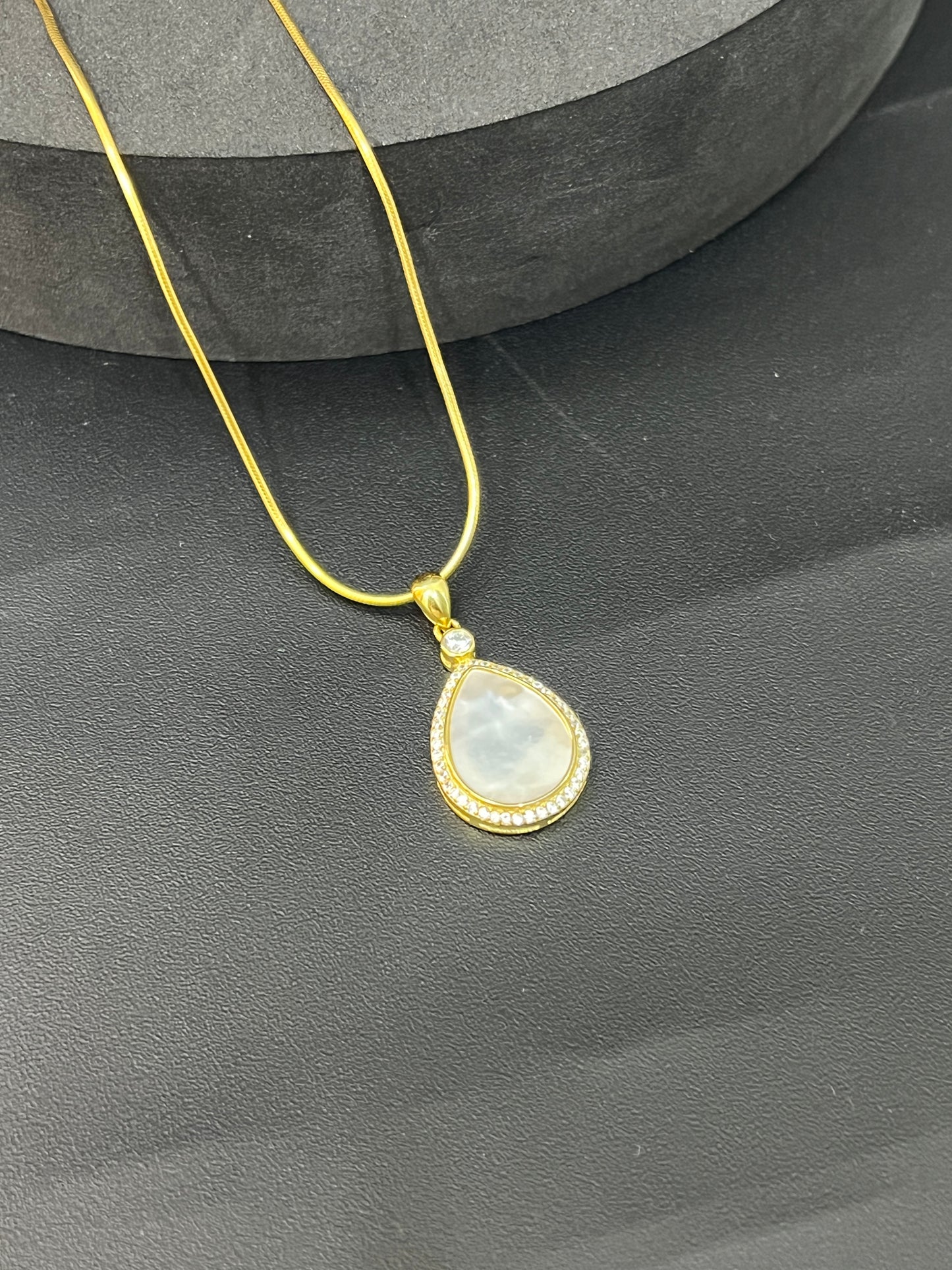 Ladies Pendant Chain Pearl (Gold Finish )