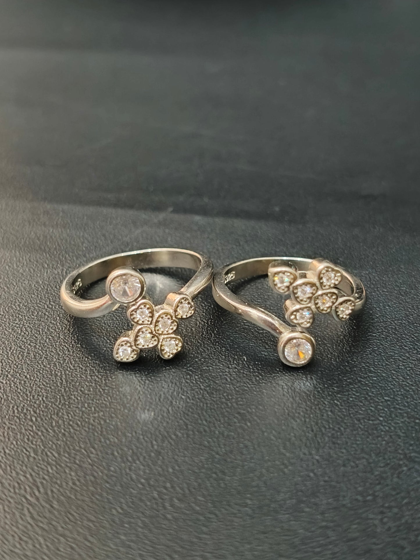 Ladies Toe Rings _3 stone flower RG