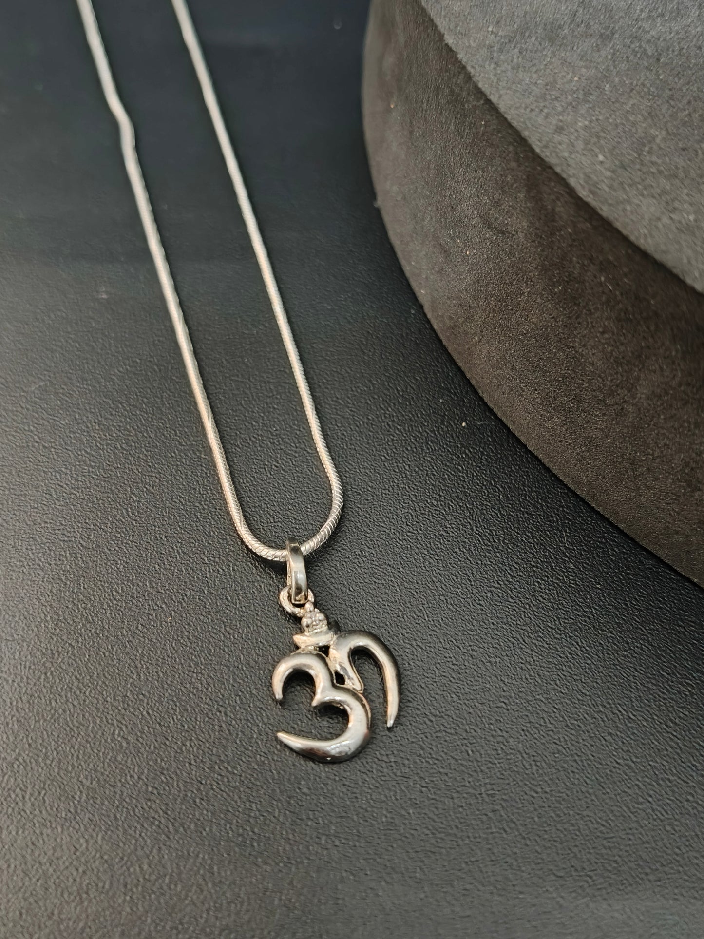 SILVER OM PENDENT 104