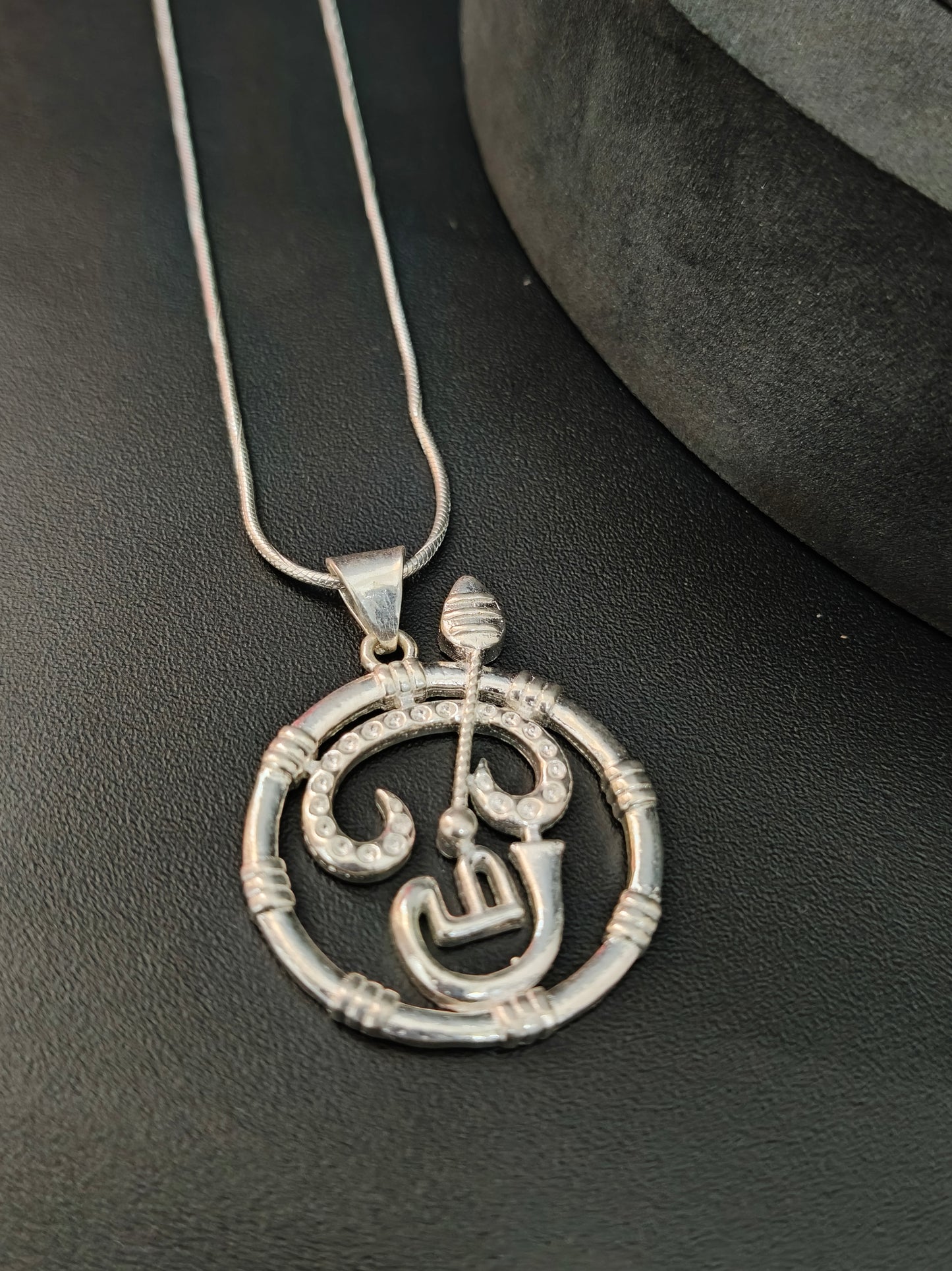 Vel & Om Pendant