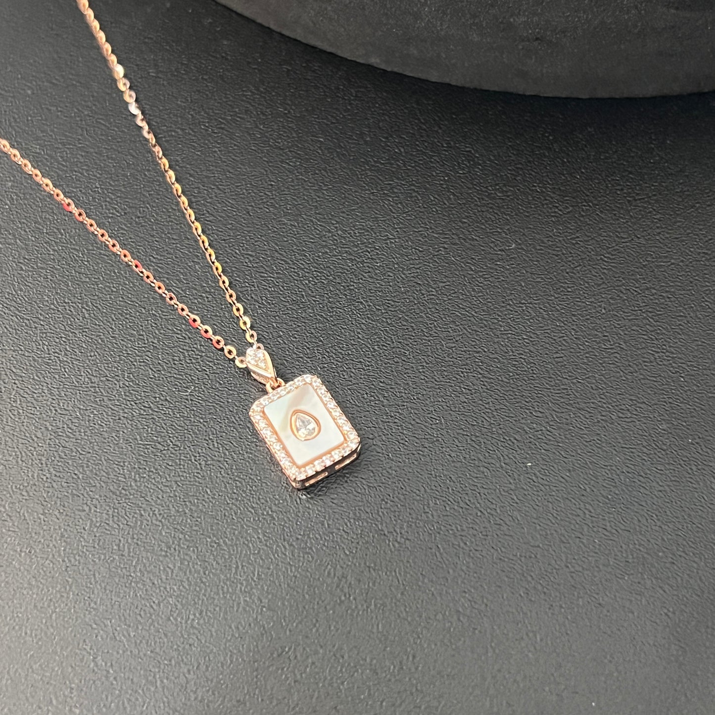 Ladies Pendant Chain Box