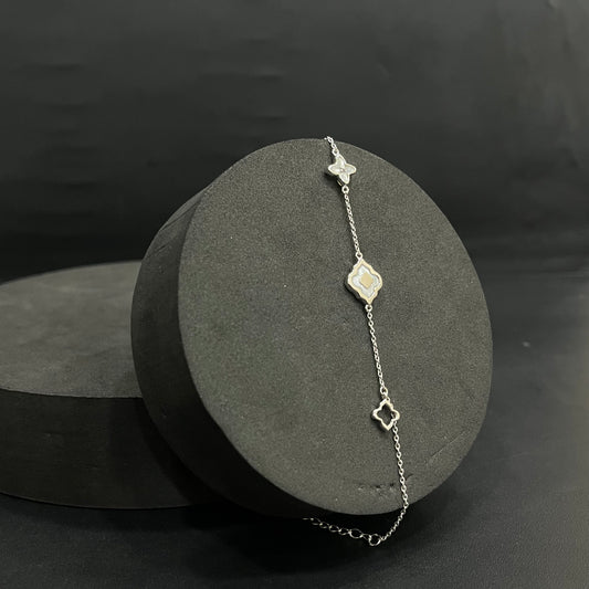 Silver Ladies Bracelet_White Flower Hangings