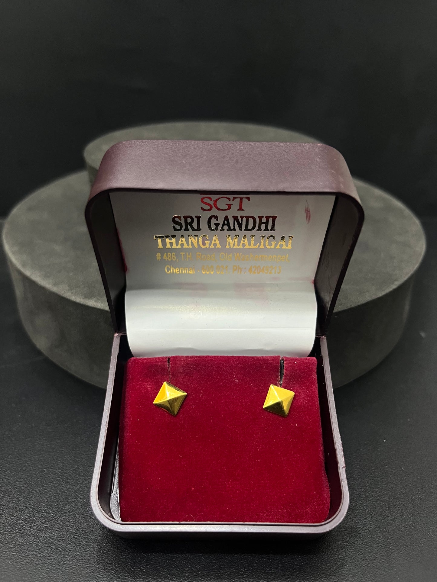Gold Box 3D Studs 18K