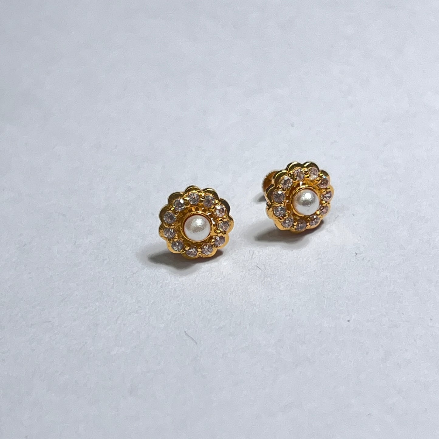 Gold Studs Flower & Pearl
