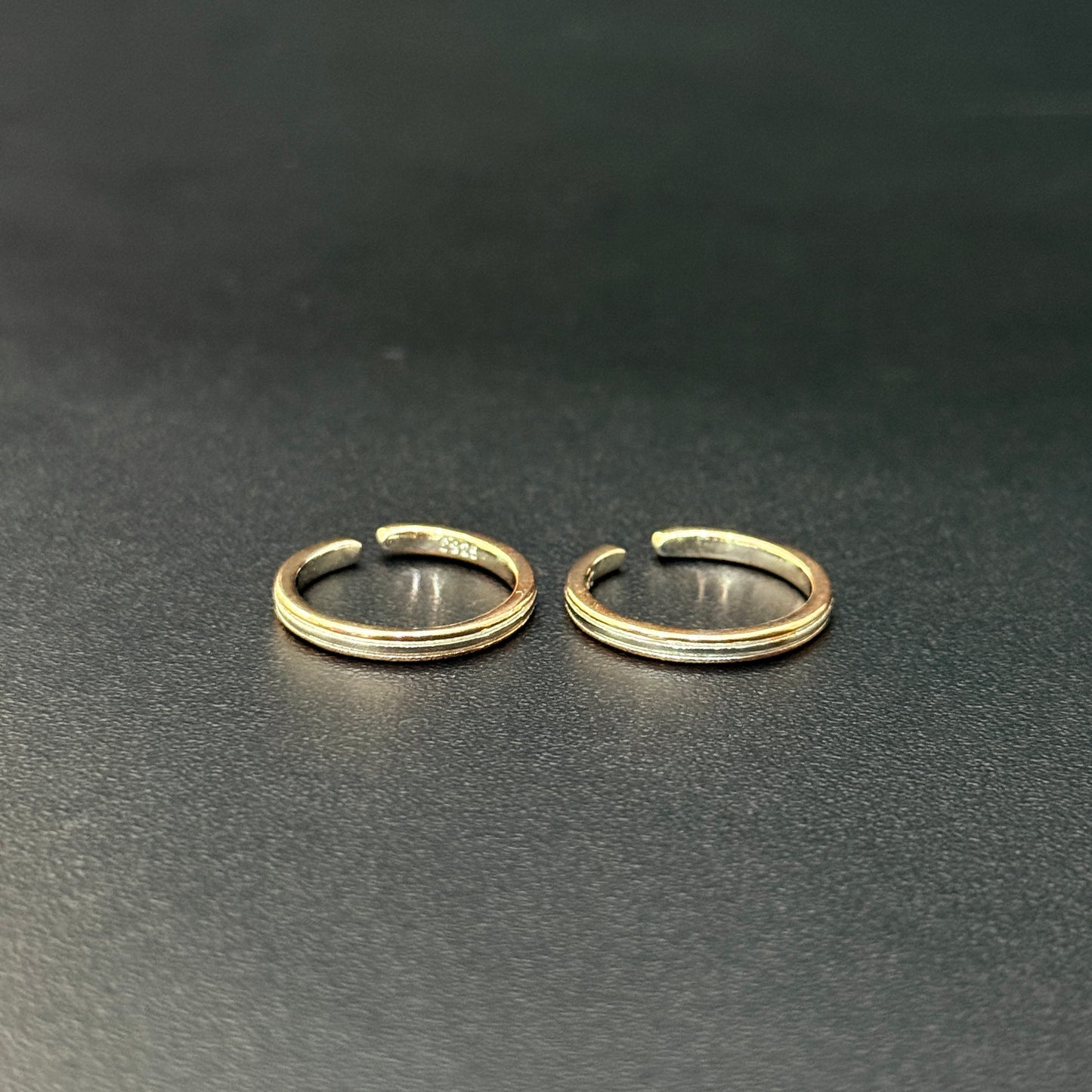 Silver Ladies Toe Rings flat SS