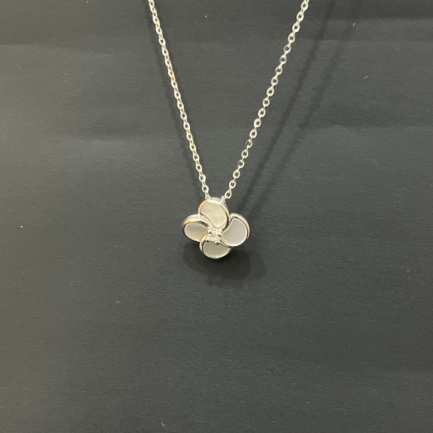 Ladies Pendant Chain