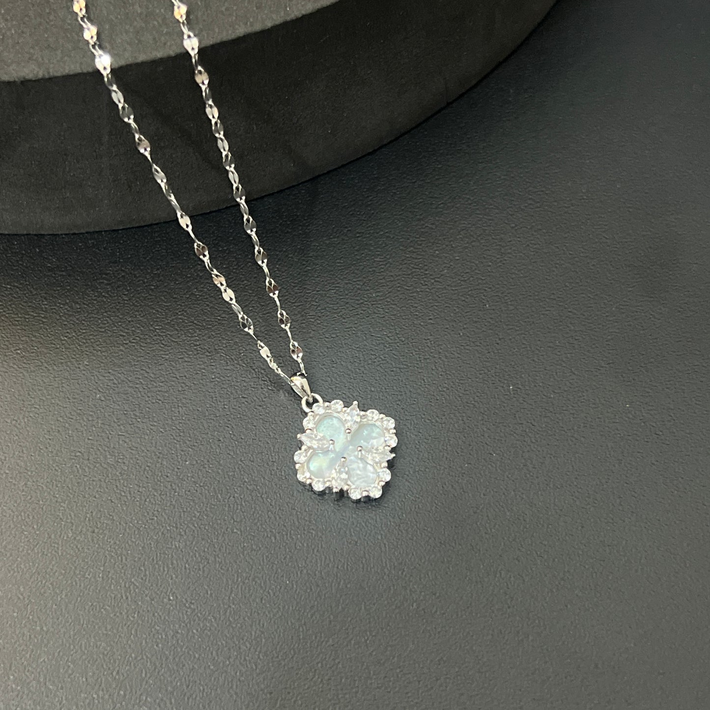 Ladies Pendant Chain