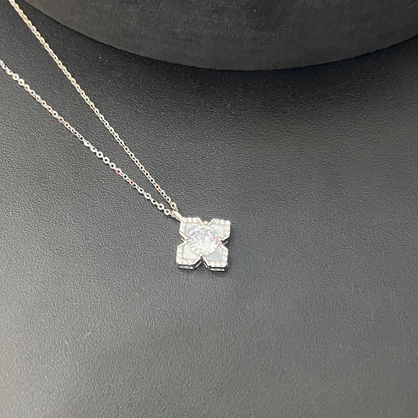 Ladies Pendant Chain Traingle