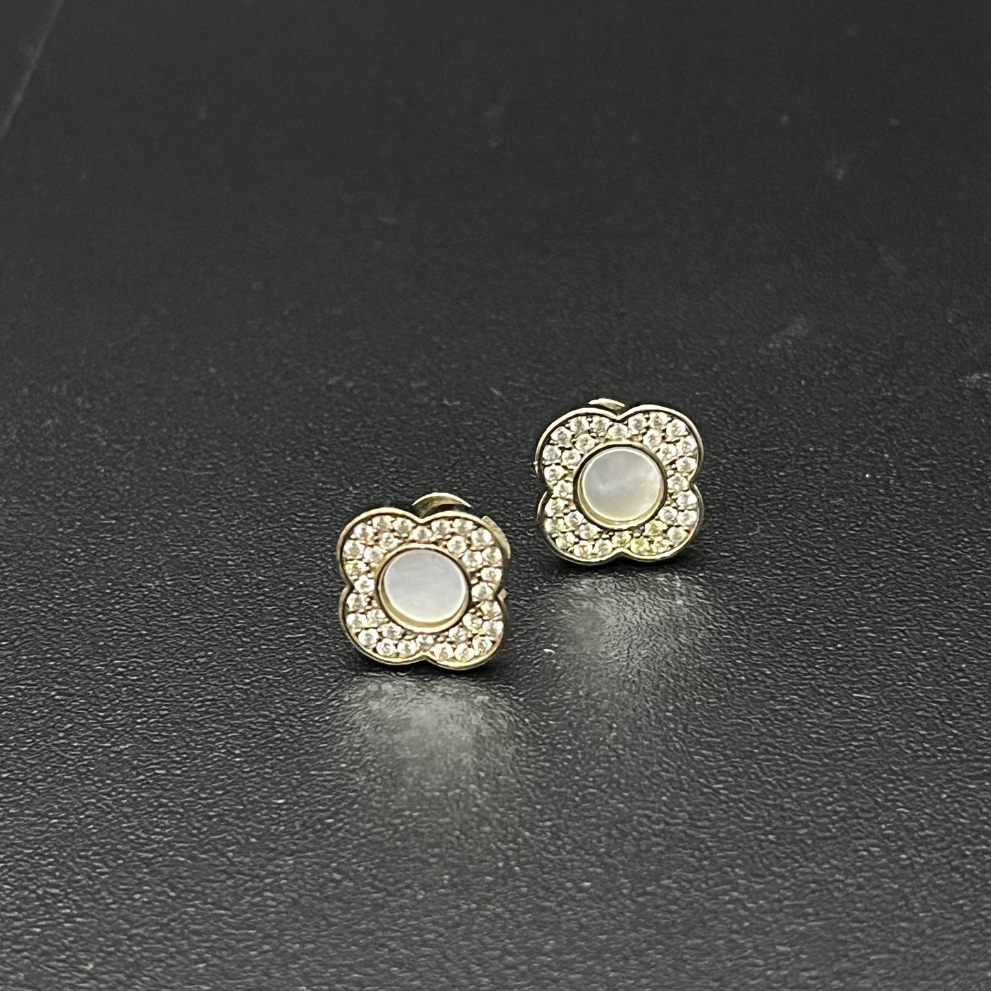 Silver studs Pearl & Flower