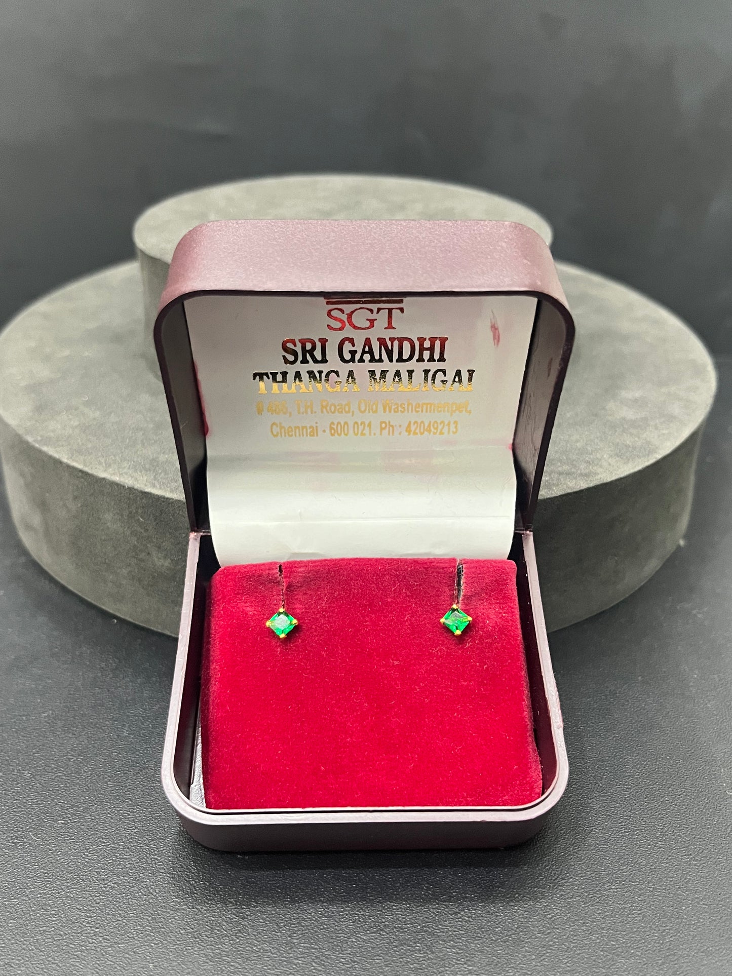 Gold Studs 18k Green Sqaure Stone