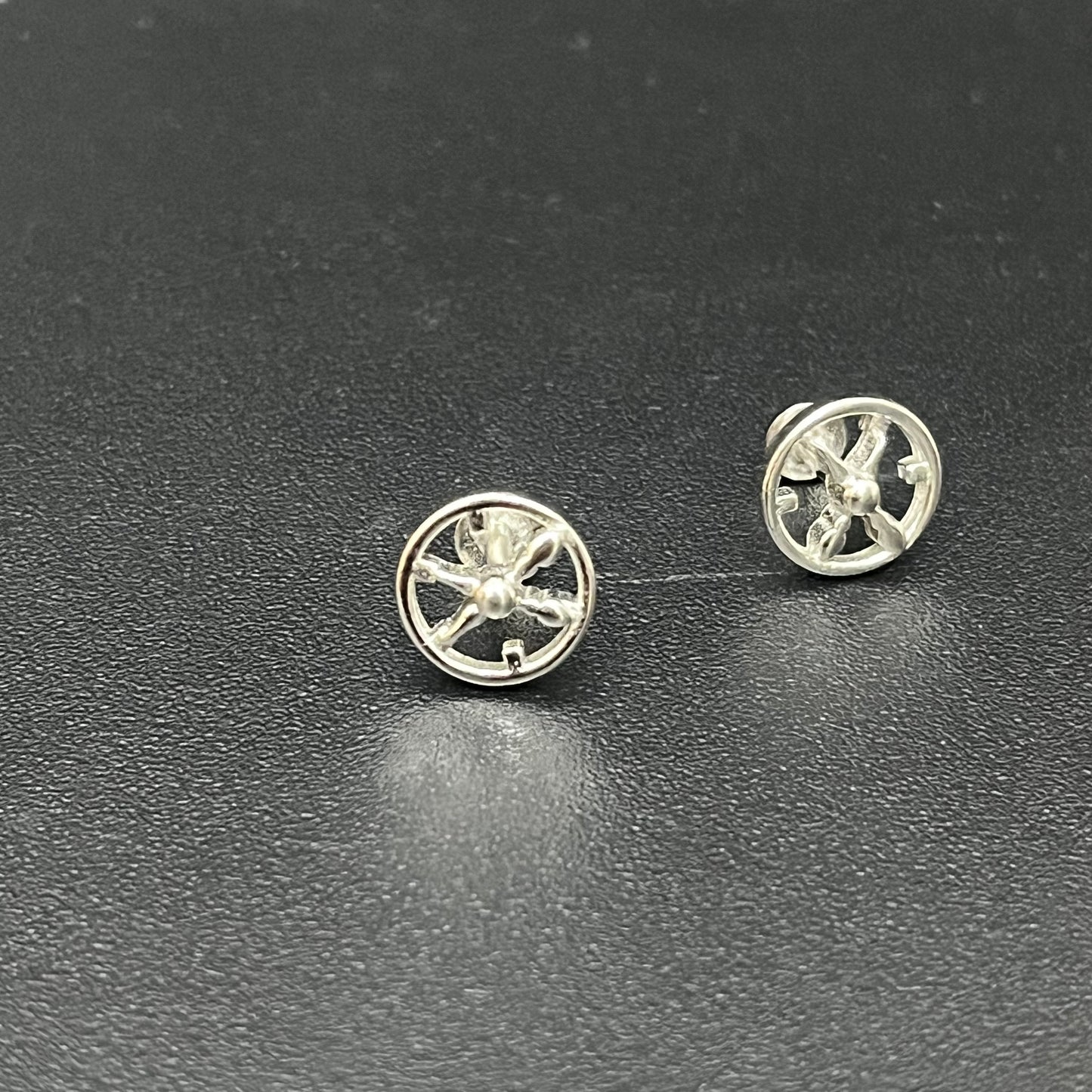 Silver Stud Wheel Design