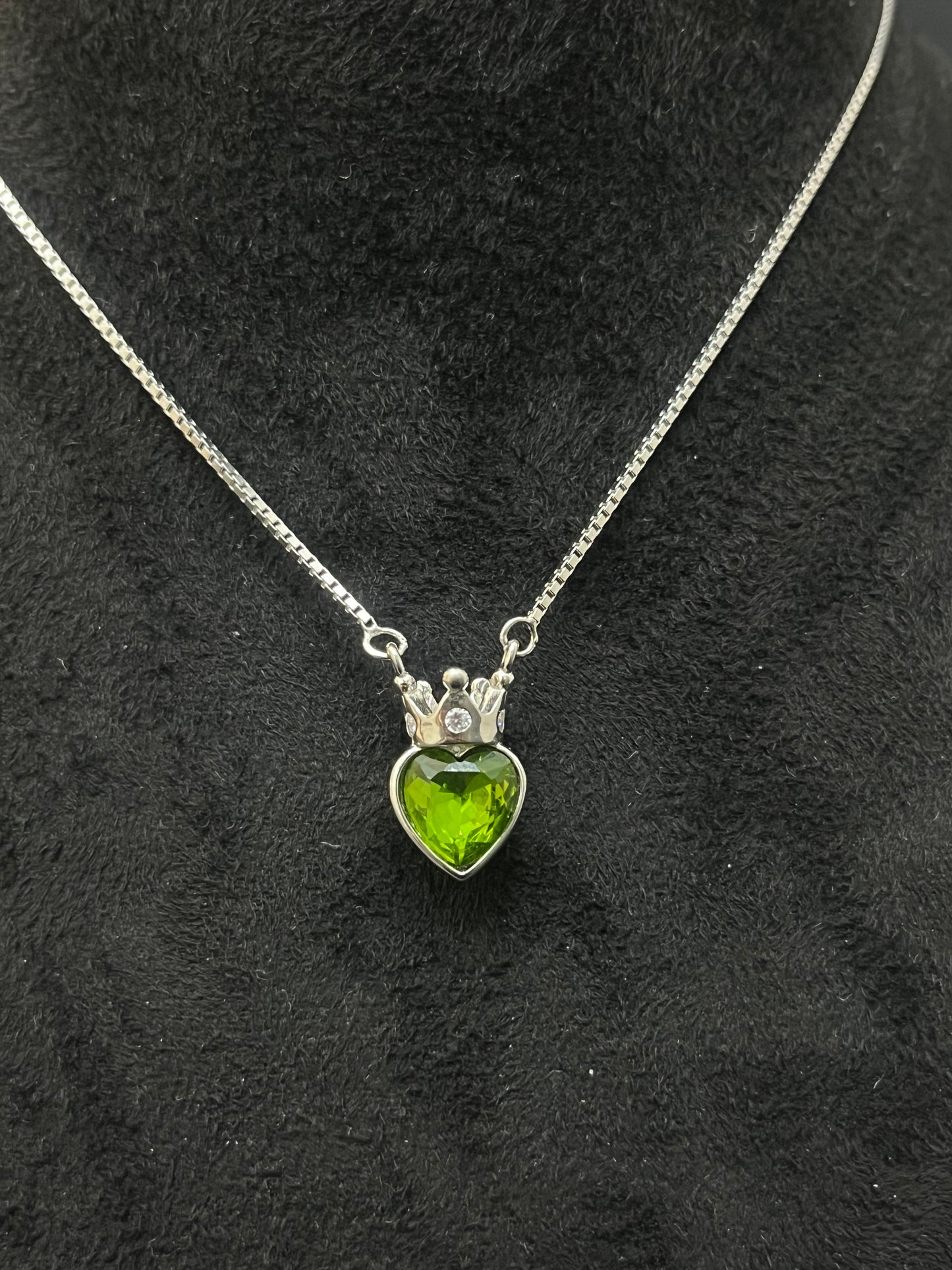 Ladies Silver Chain Green Stone Heart