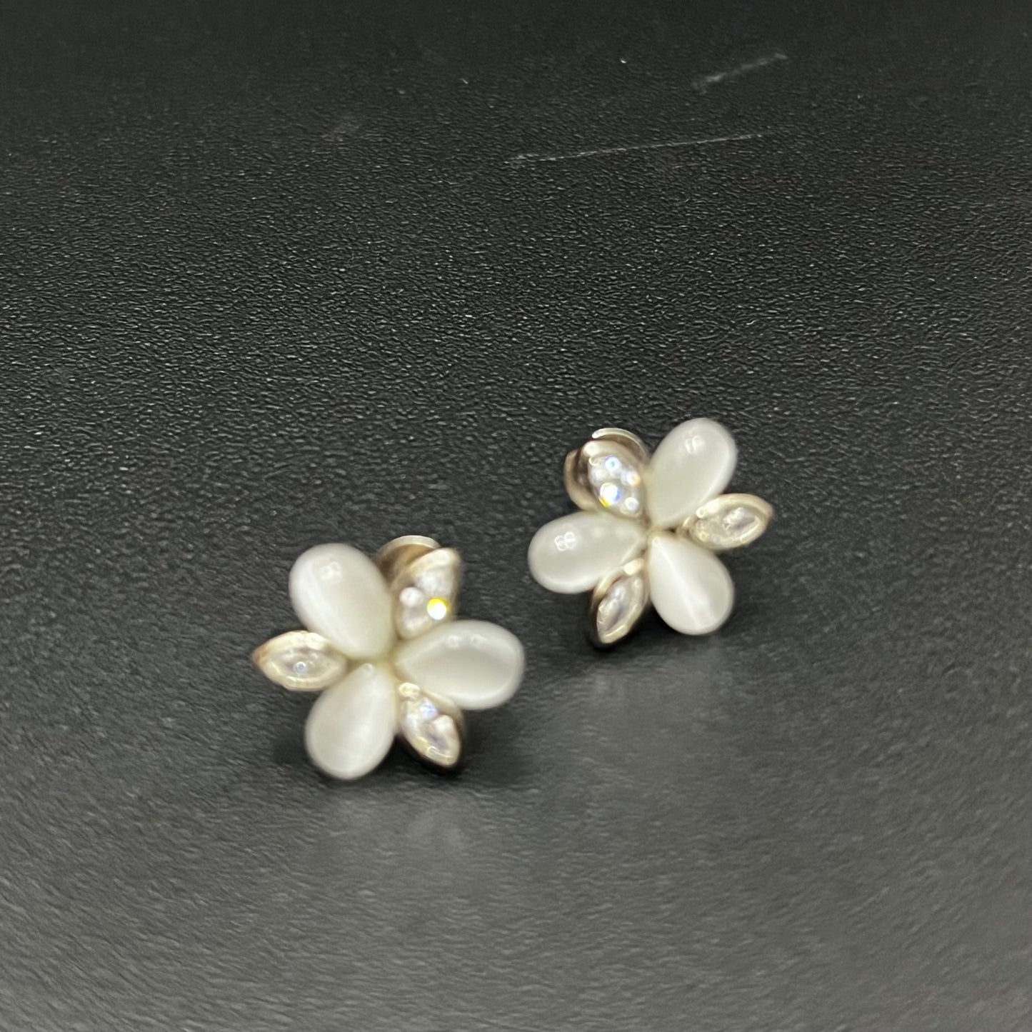 Silver Studs pearl