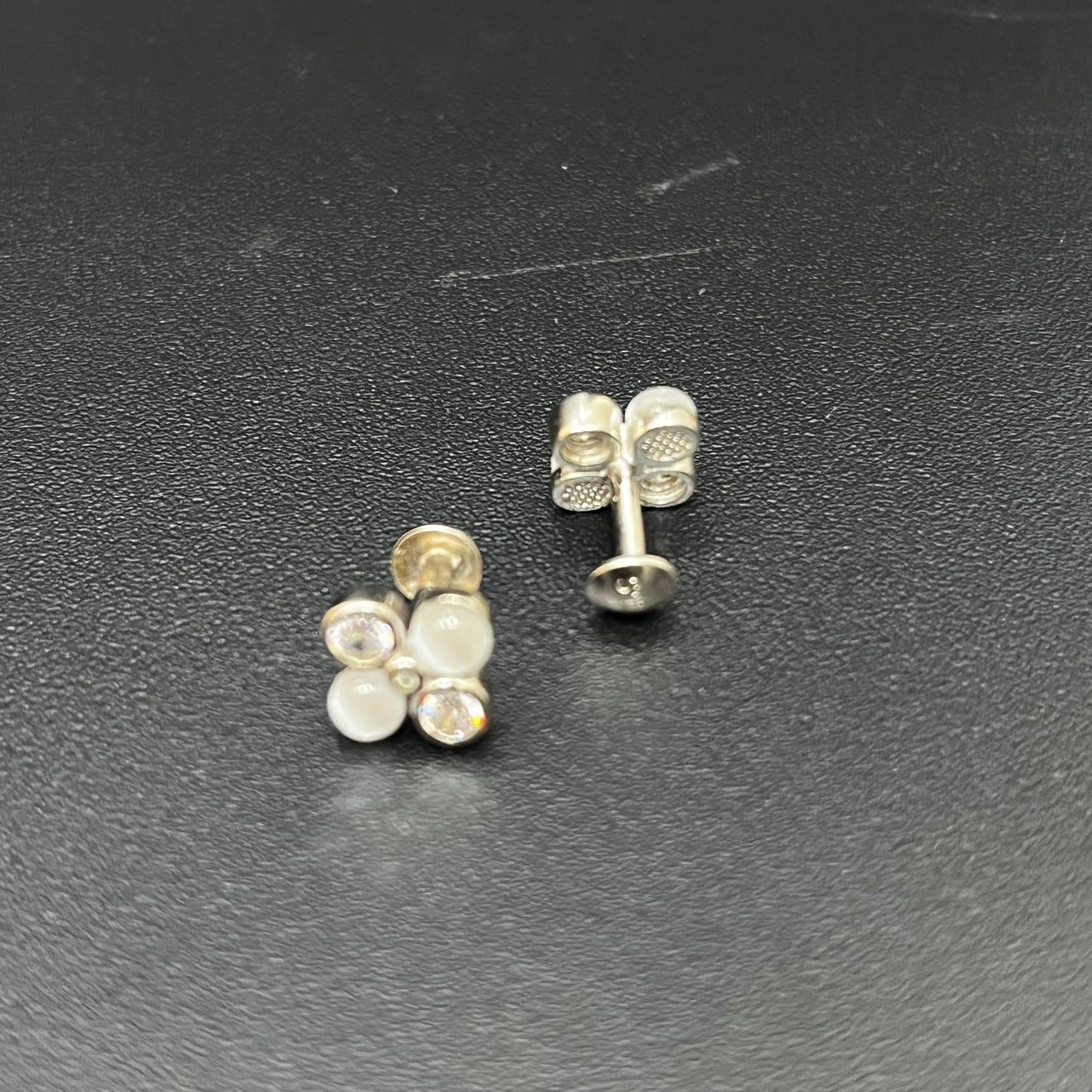 Silver Studs Pearl Design