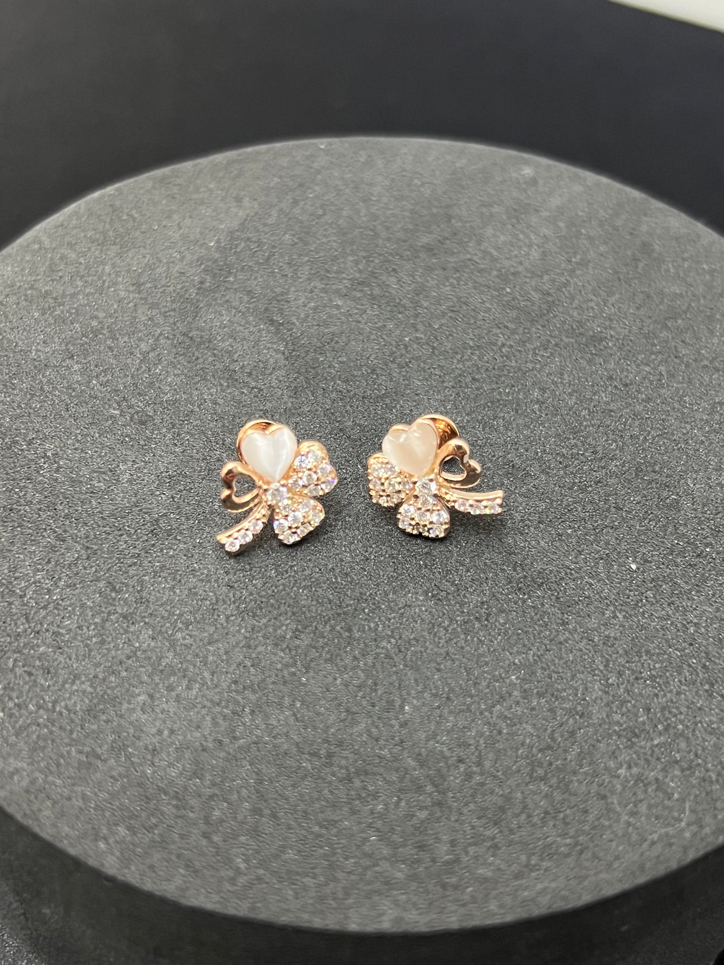 Studs _Rosegold pearl Flower