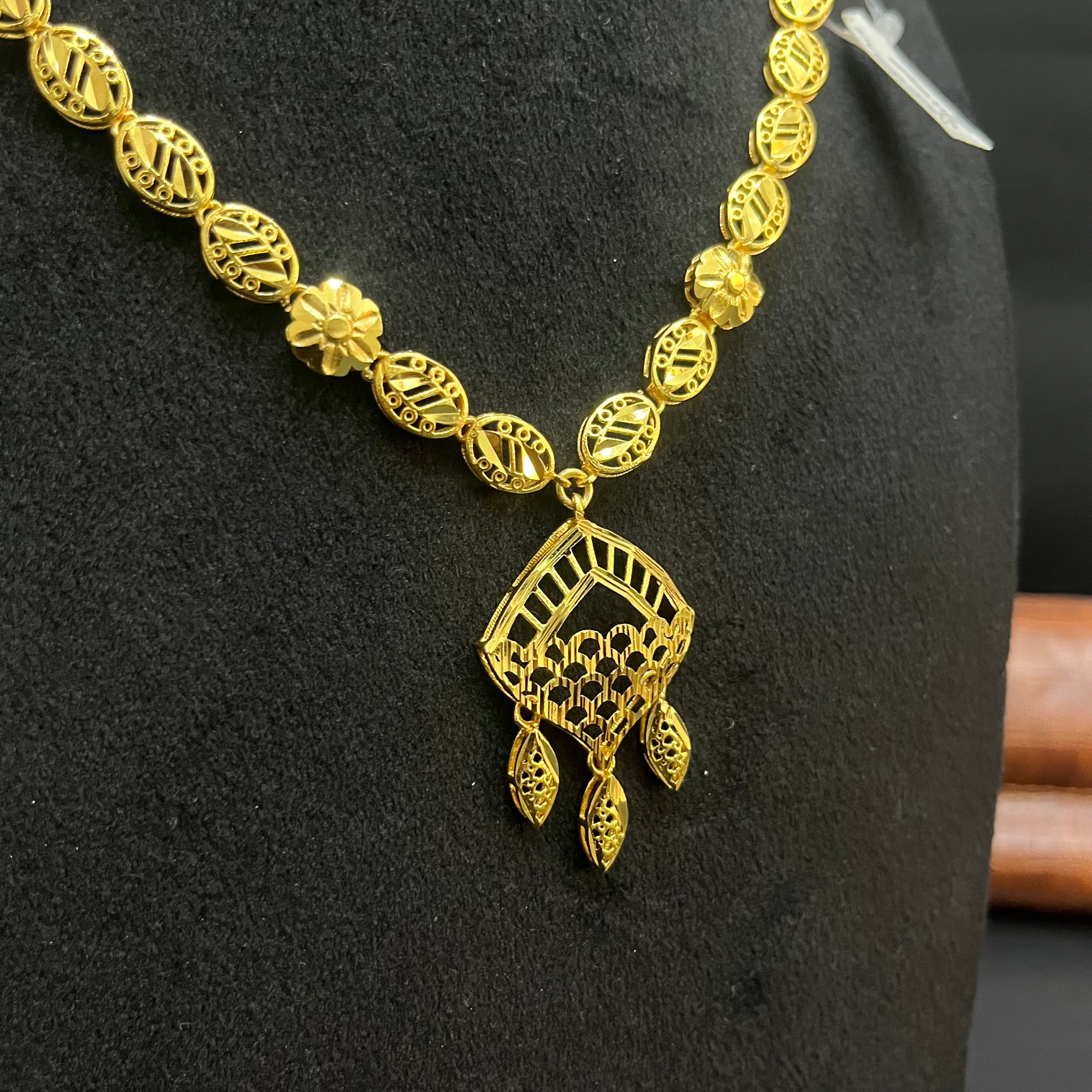 Silver Ladies Necklace Stylish Turkey Edition Gold Finish 925