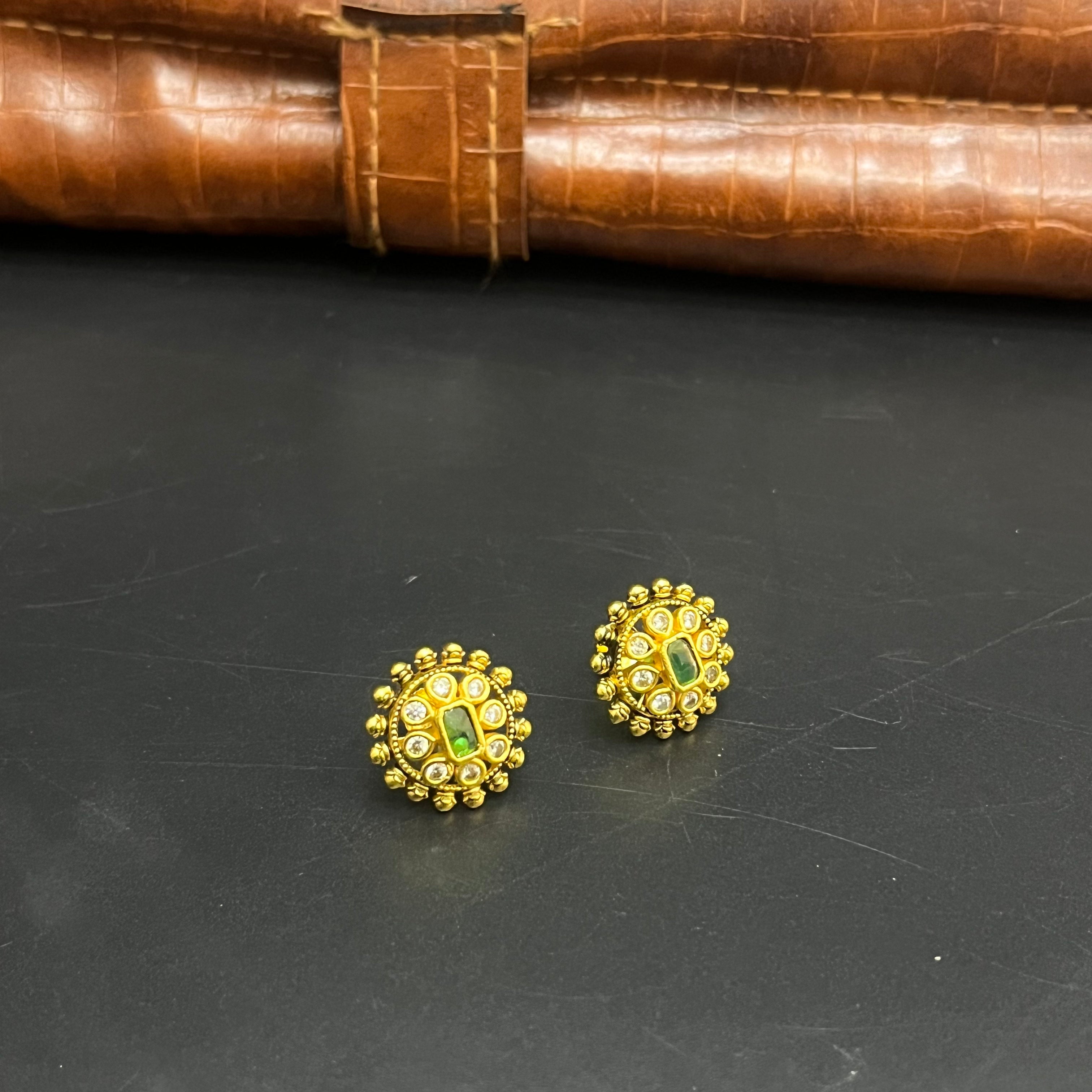 Silver Ladies Stud Emerald Halo Heritage Gold Finish 925