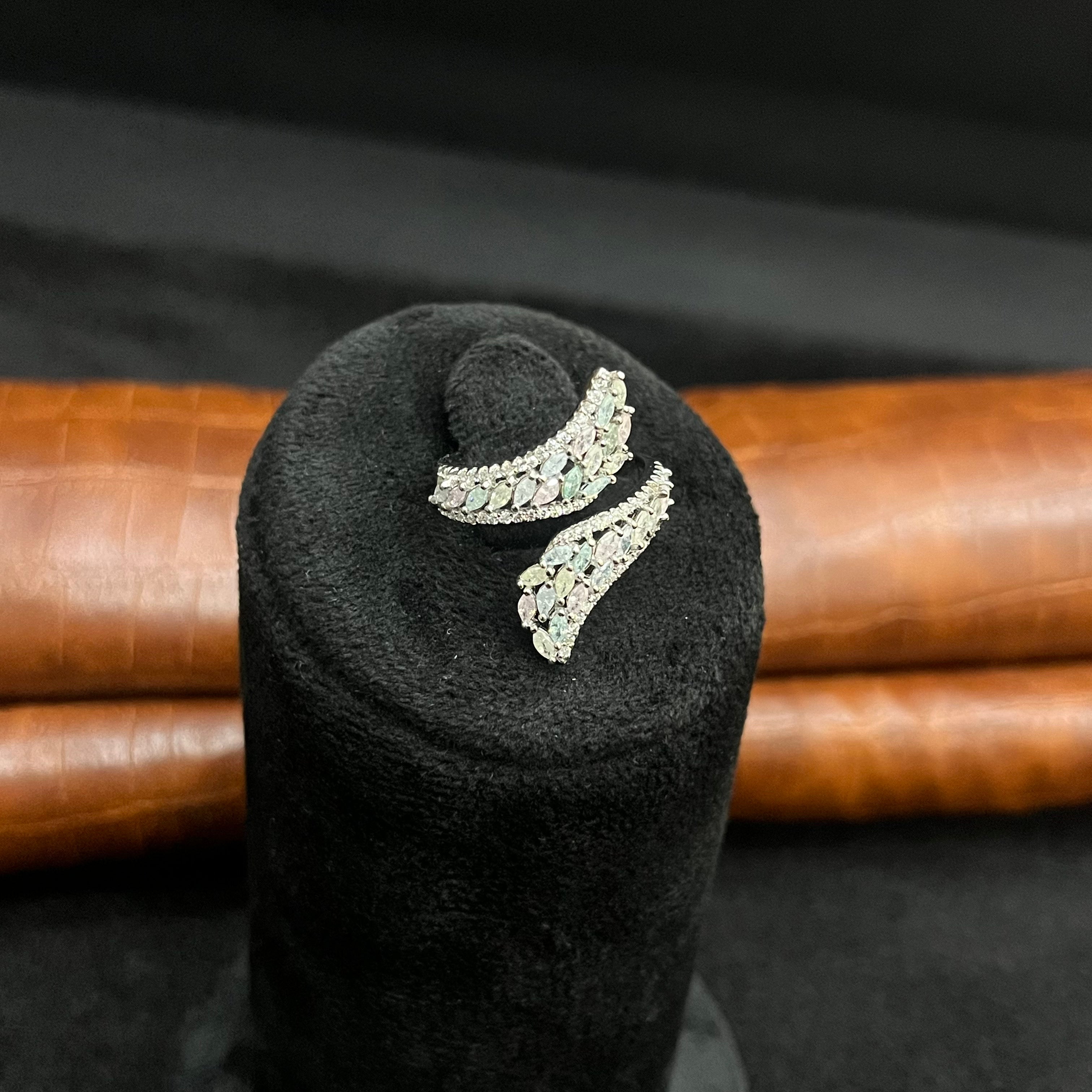 Silver Ladies Ring Fabulous Crystal Stones 925