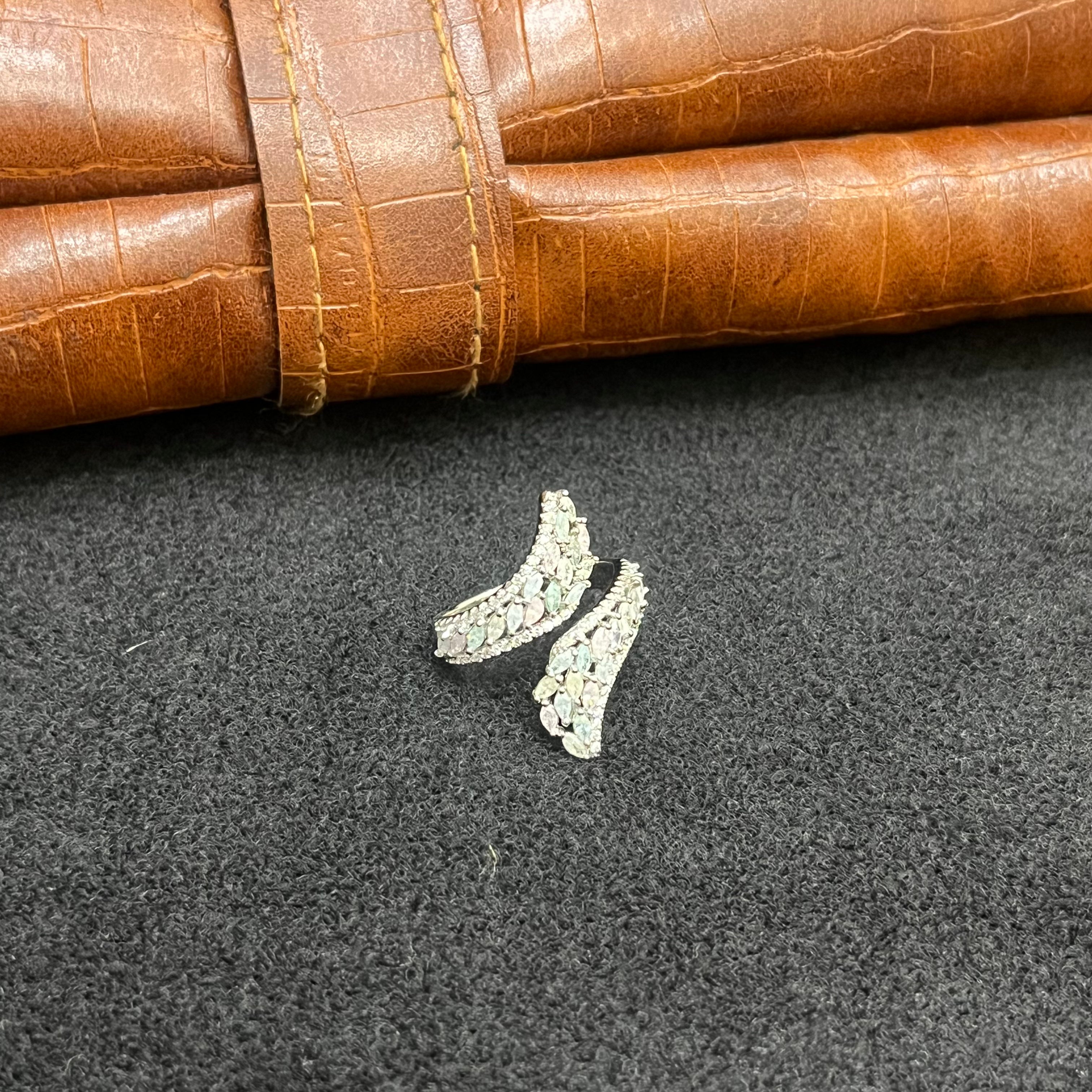 Silver Ladies Ring Fabulous Crystal Stones 925