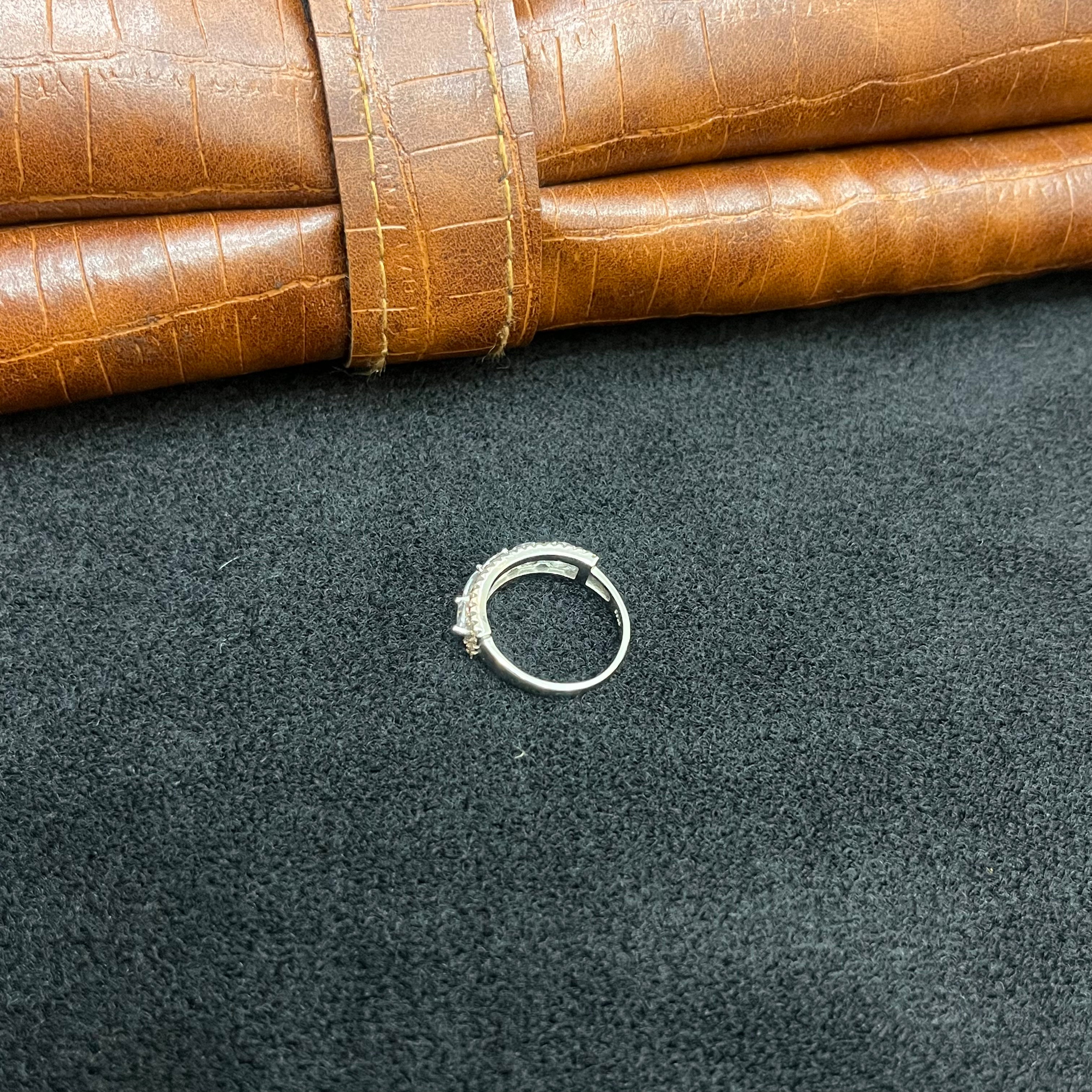 Silver Ladies Ring Luxury Crystal Stones 925