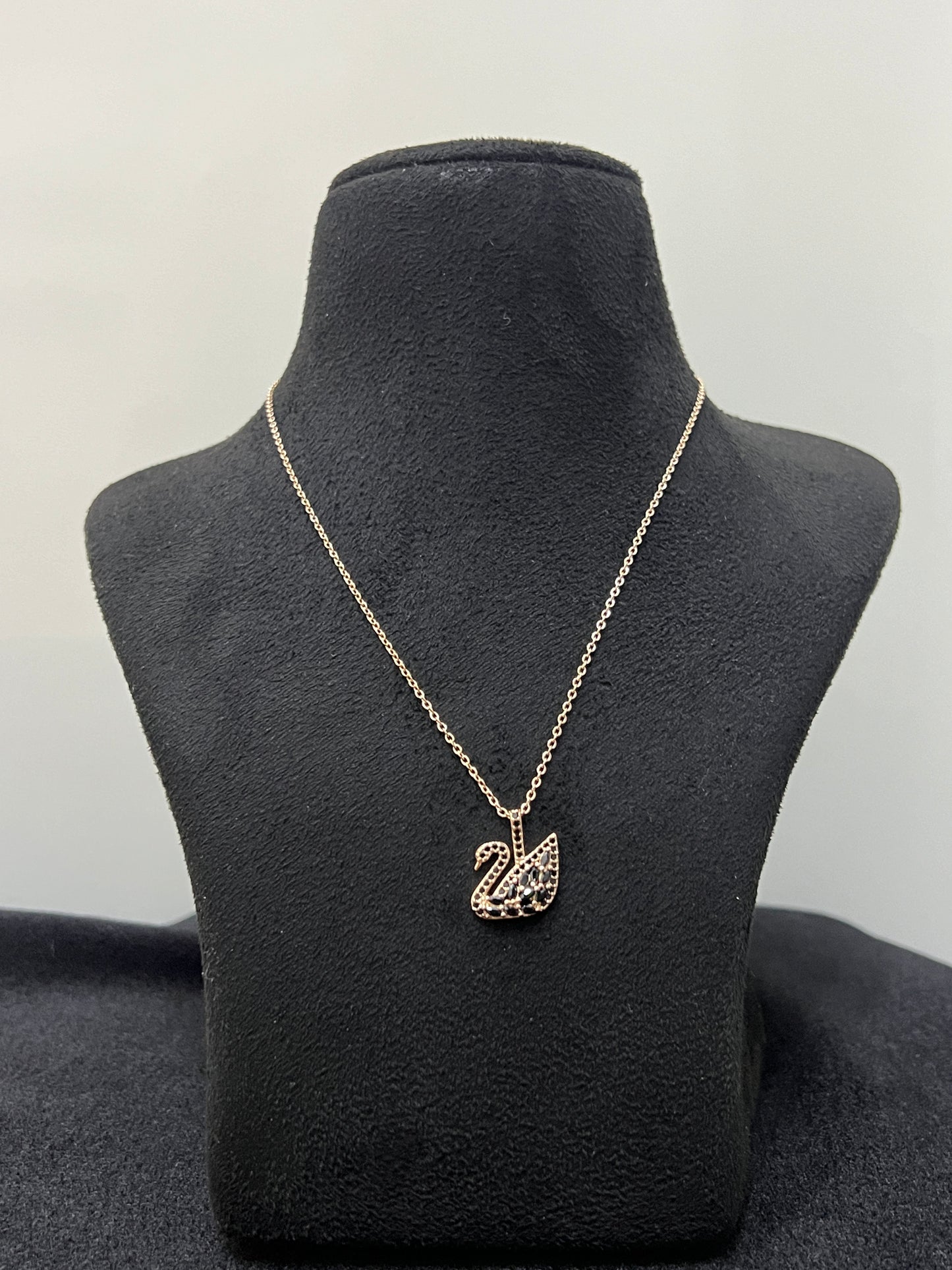 Ladies Pendant Chain _Rose-Gold Black Swan