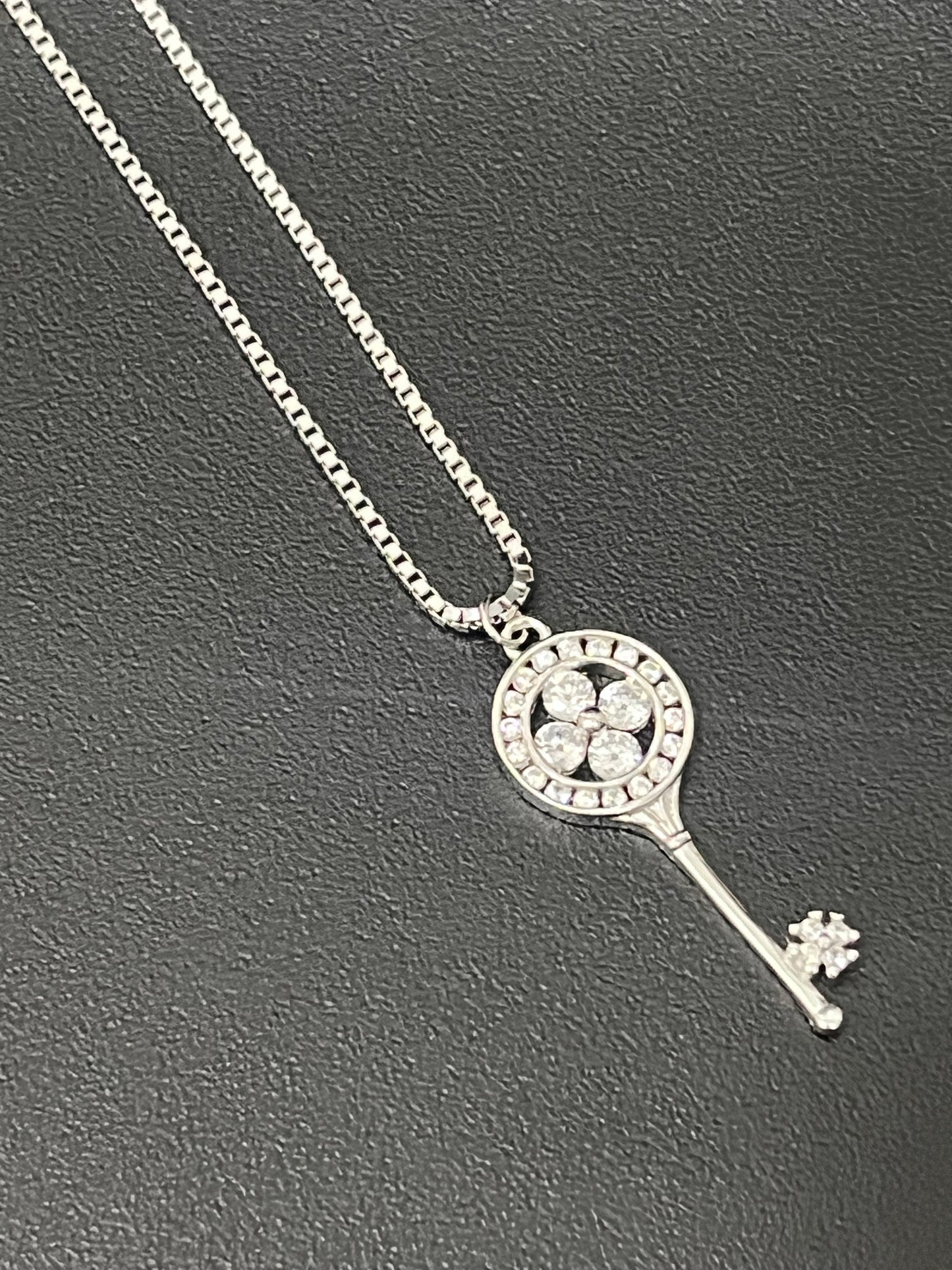 Ladies Pendant Chain_Sparkling Key