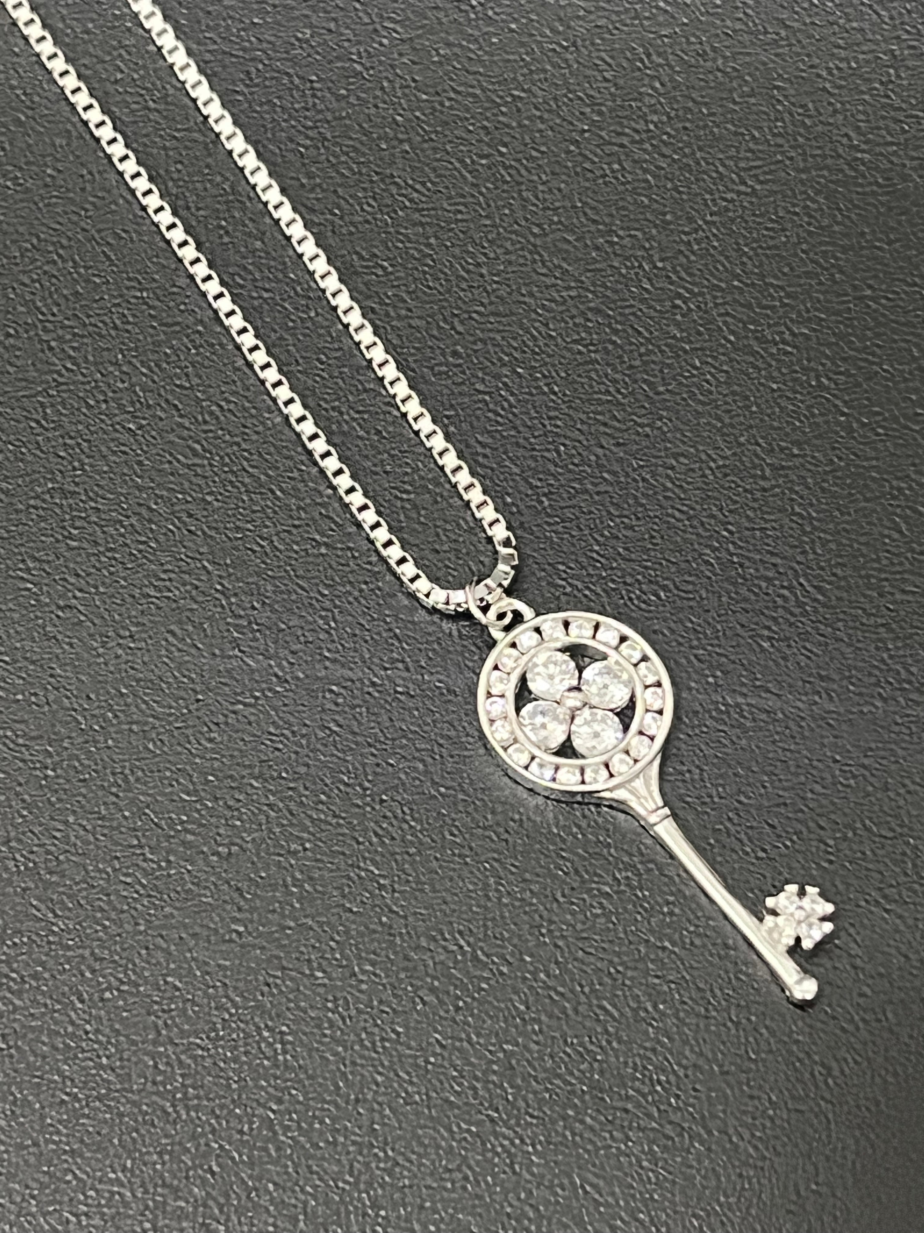 Ladies Pendant Chain Sparkling Key