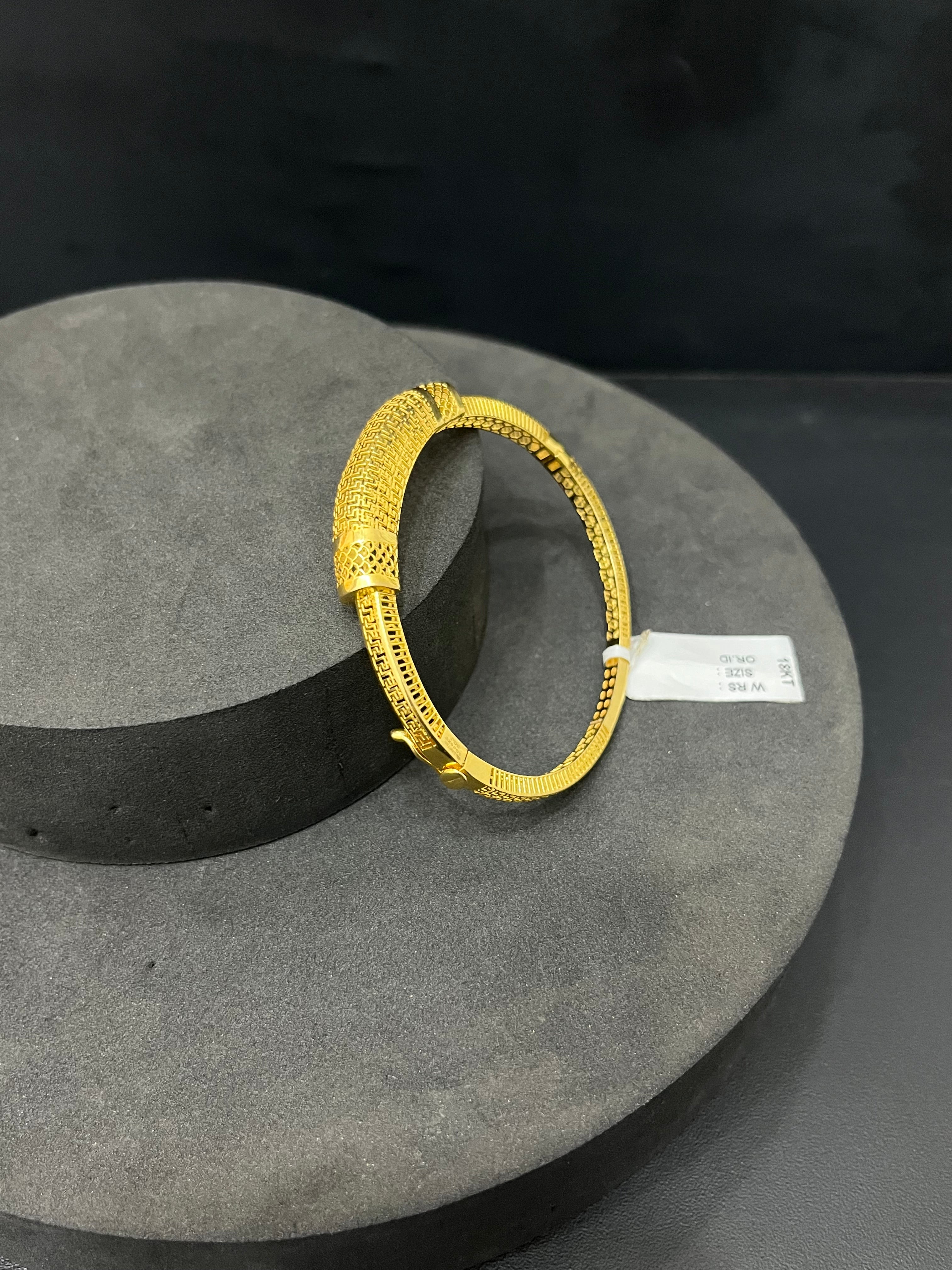 Ladies Gold Kada 18K  Lucia Z01