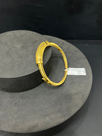 Ladies Gold Kada 18K  Lucia Z01