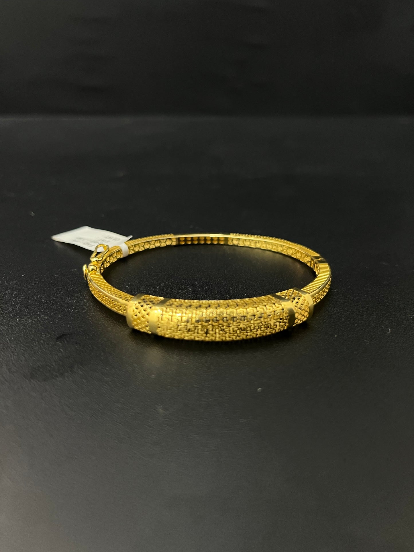 Ladies Gold Kada 18K  Lucia Z01