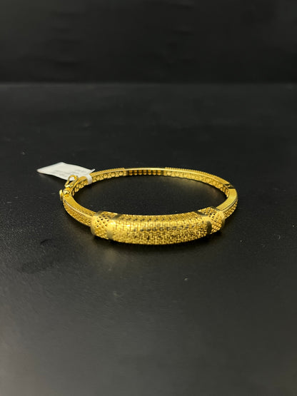 Ladies Gold Kada 18K  Lucia Z01