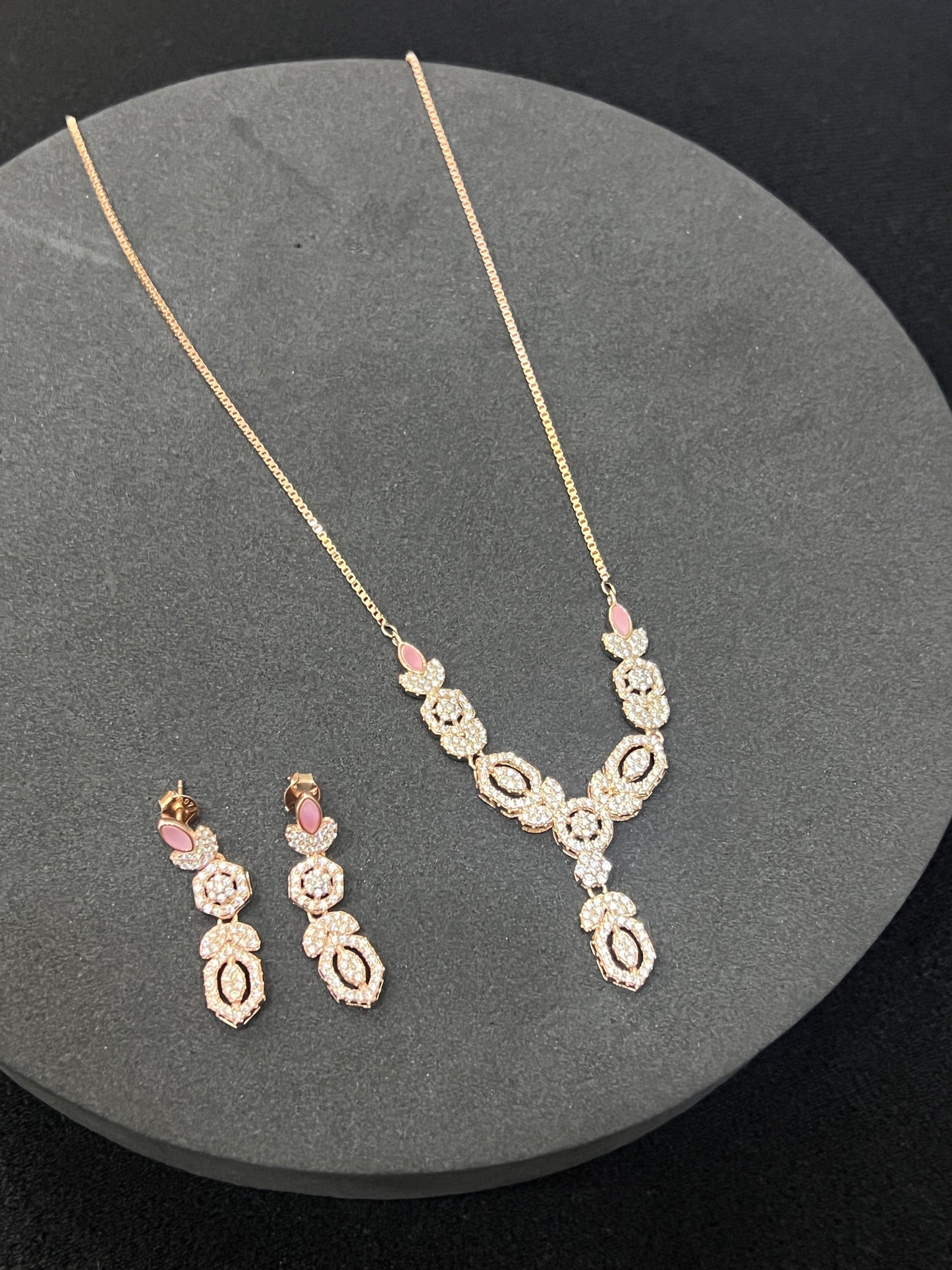 Ladies Rosegold Necklace Set