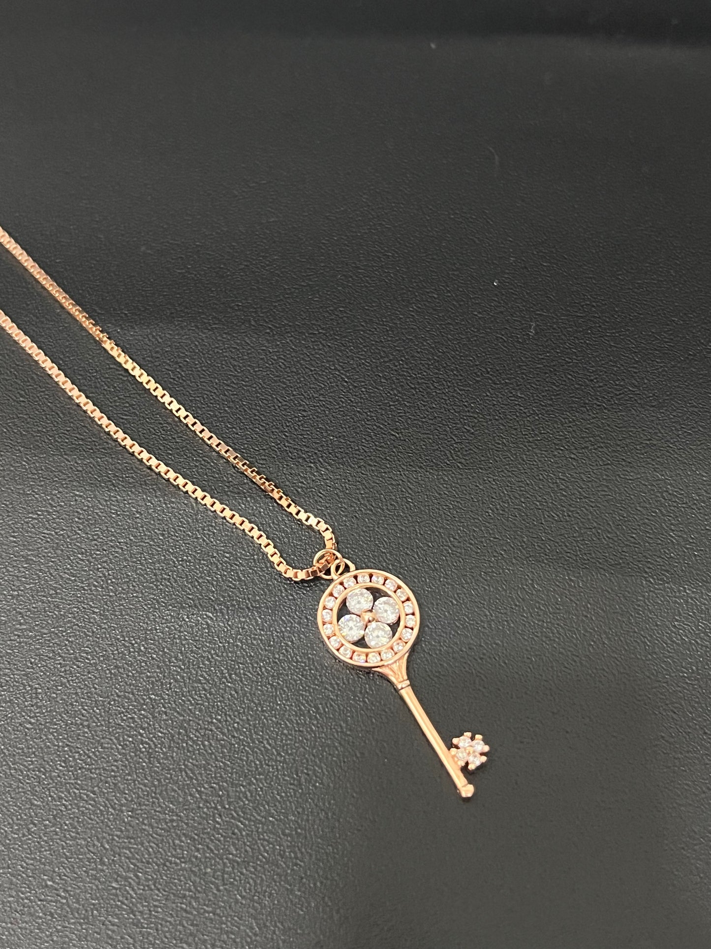 Ladies Pendant Chain_Sparkling Key