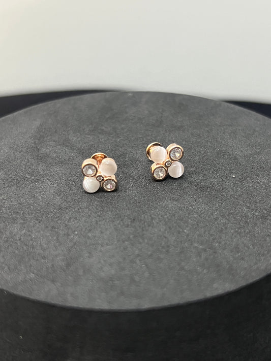 Studs _Rose gold Pearl Flower