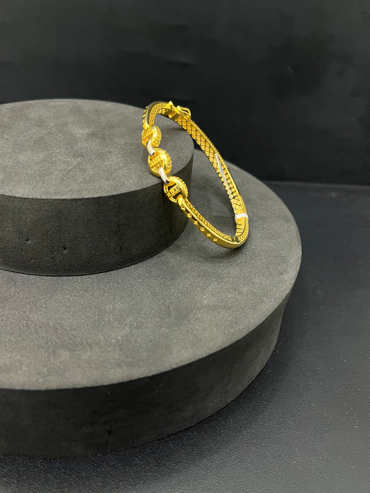 Ladies Gold Kada 18K Lucia Z02