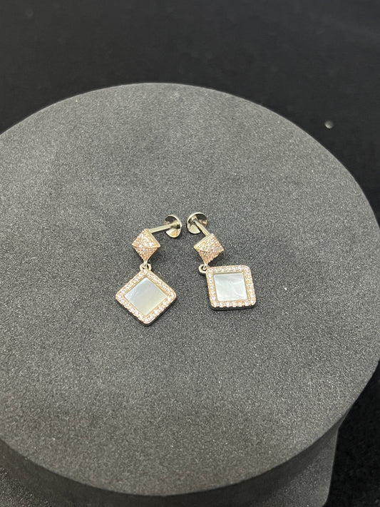 Studs_Rosegold Hanging Diamond