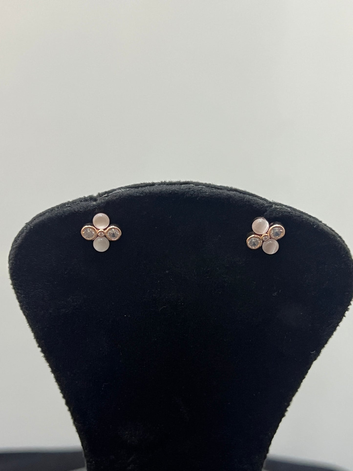 Studs _Rose gold Pearl Flower