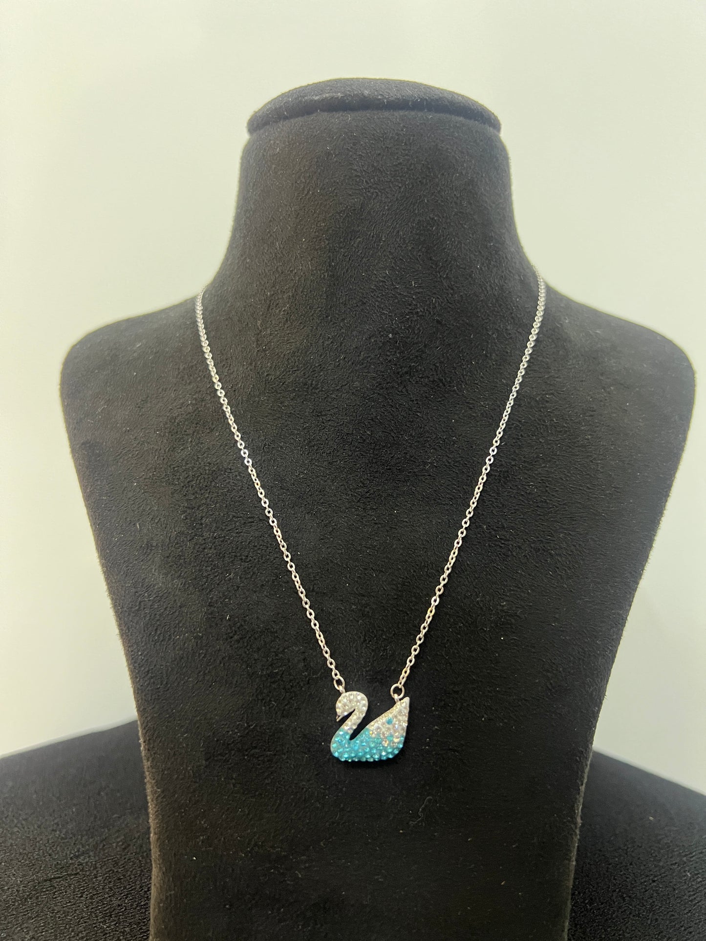 LADIES _BLUE SWAN_PENDANT CHAIN