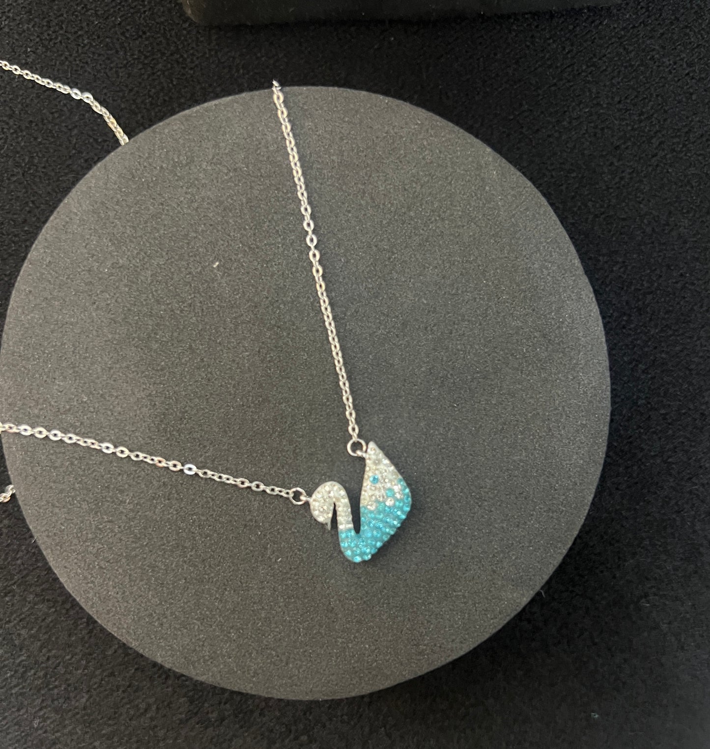 LADIES _BLUE SWAN_PENDANT CHAIN