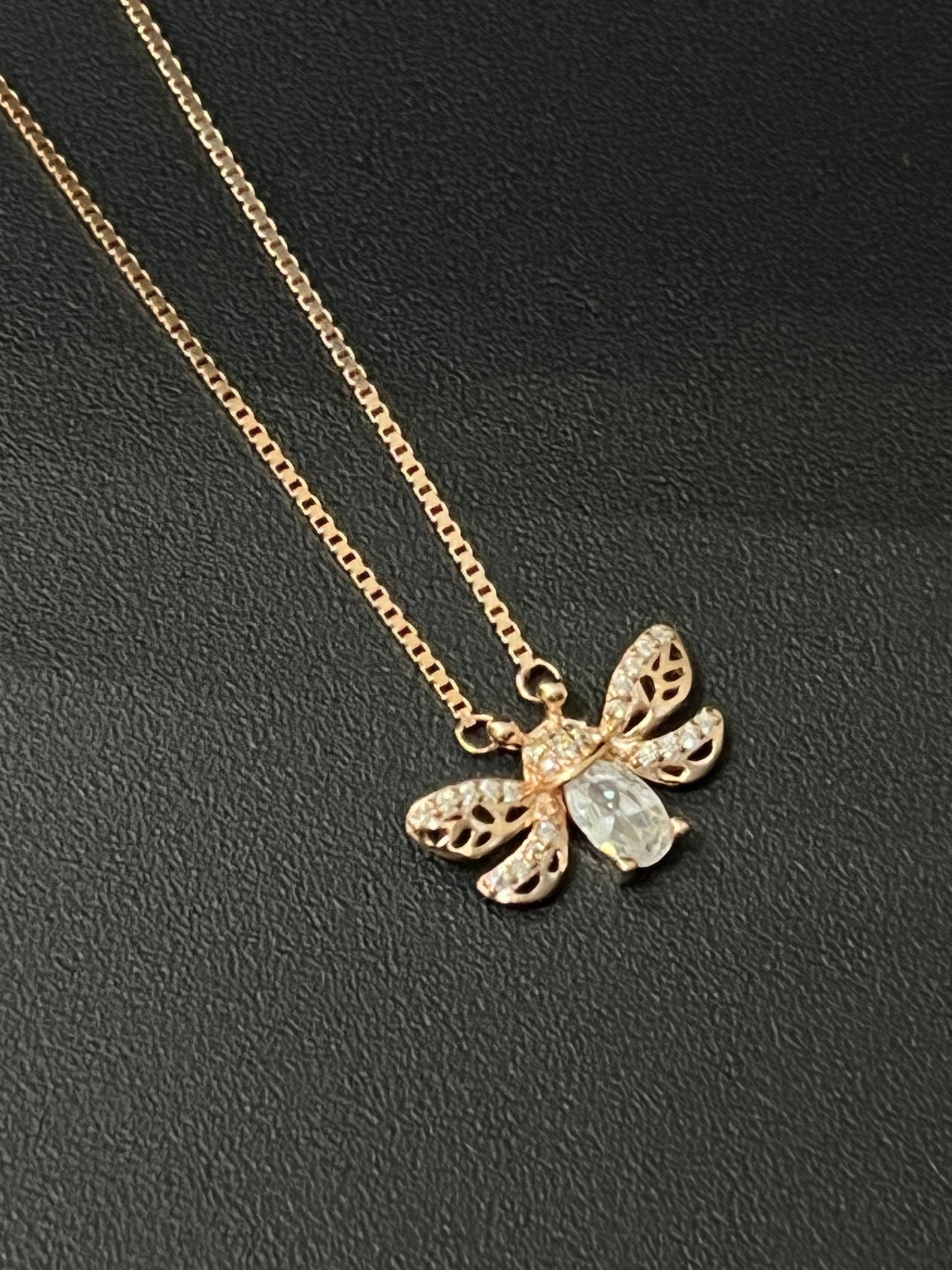 Ladies Pendant Chain_Honey bee