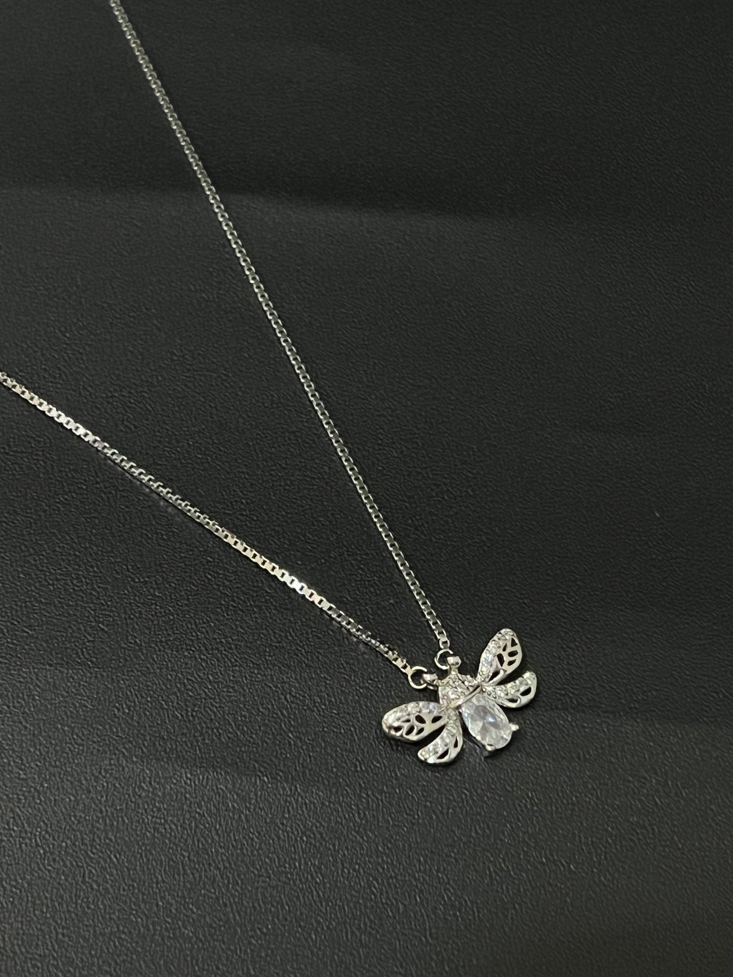 Ladies Pendant Chain_Honey bee