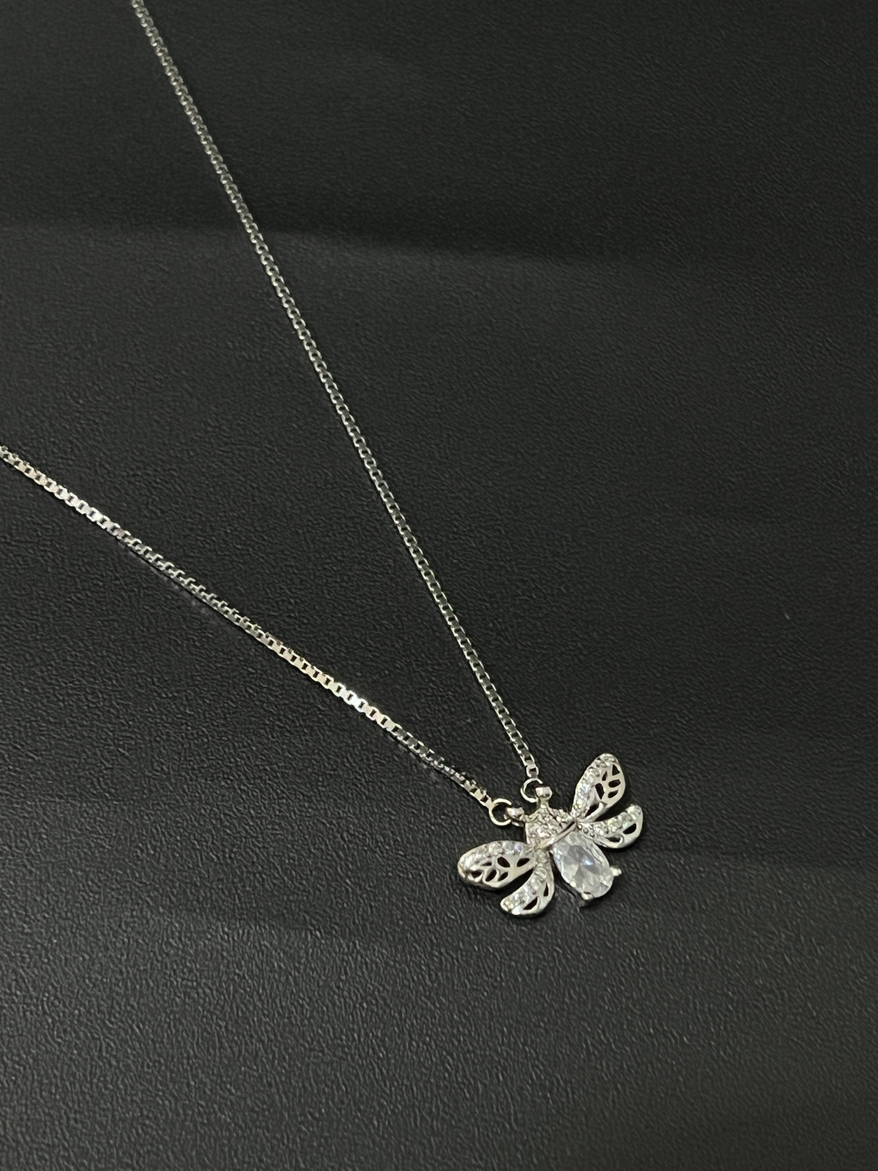 Ladies Pendant Chain Honey bee