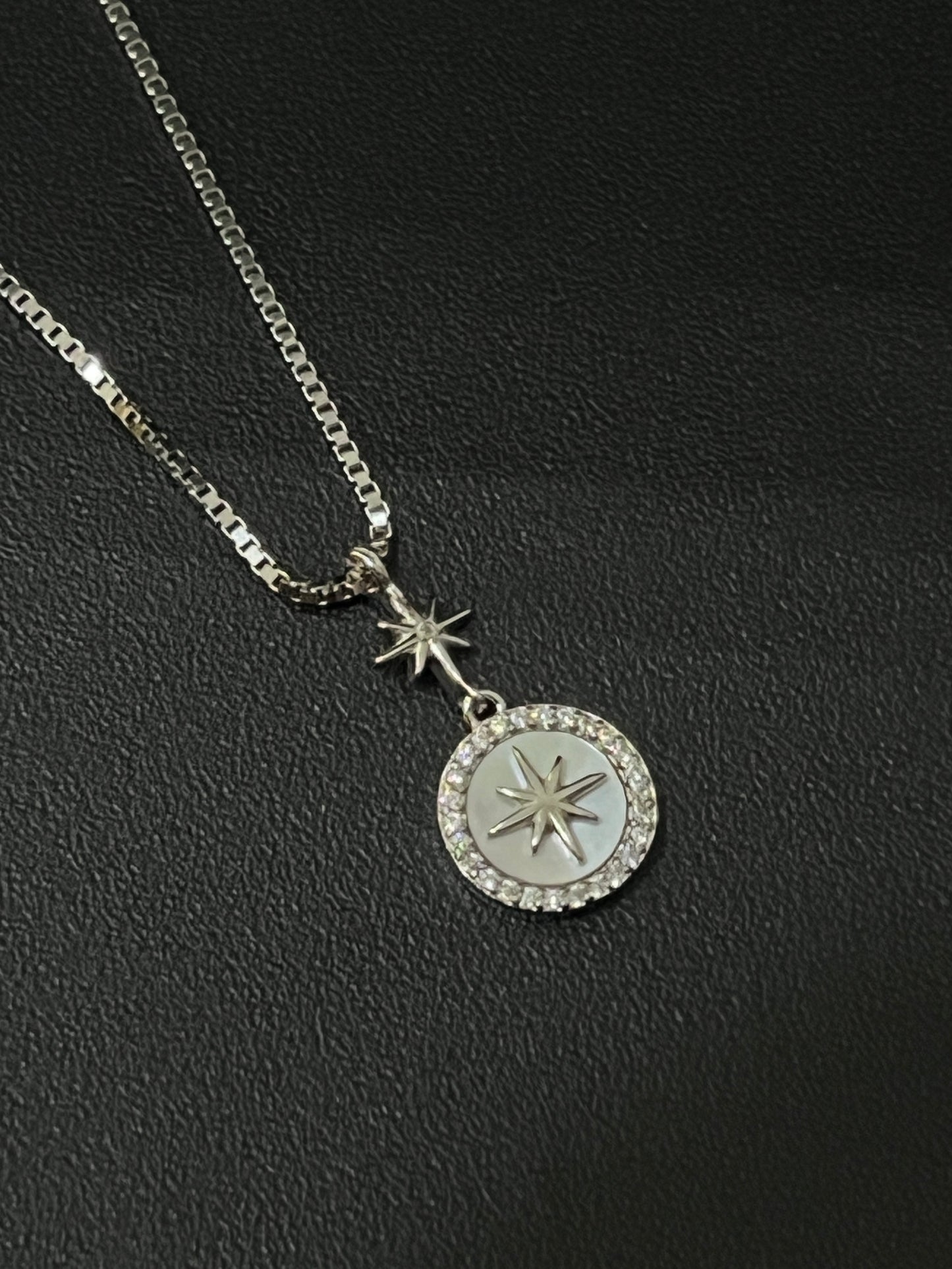 Ladies Pendant Chain_Circular With White Stone