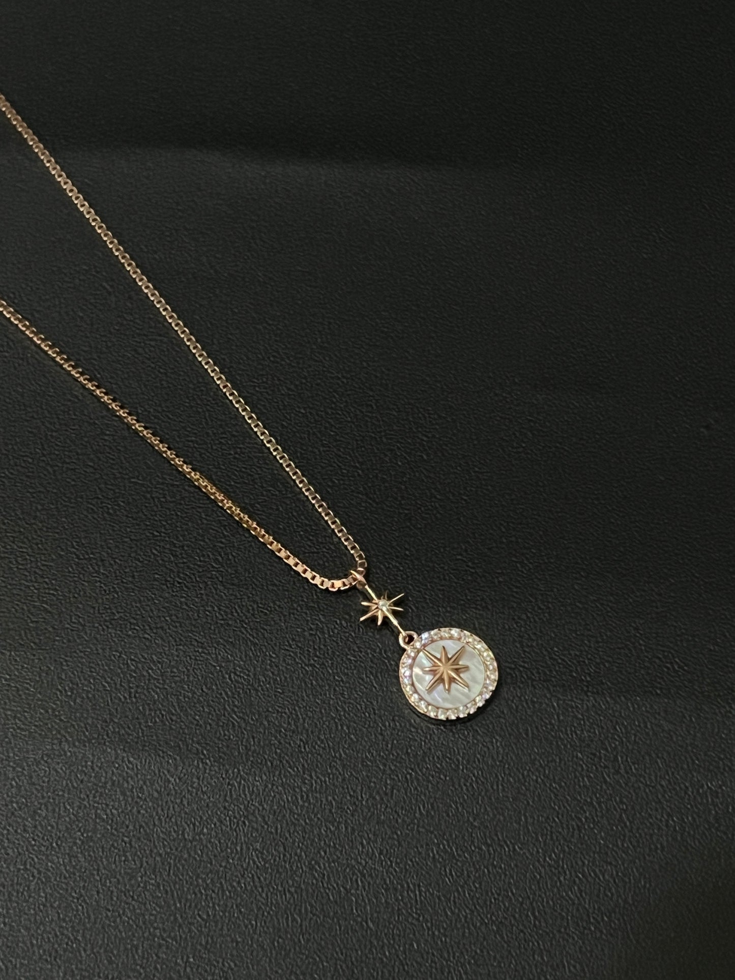 Ladies Pendant Chain_Circular With White Stone