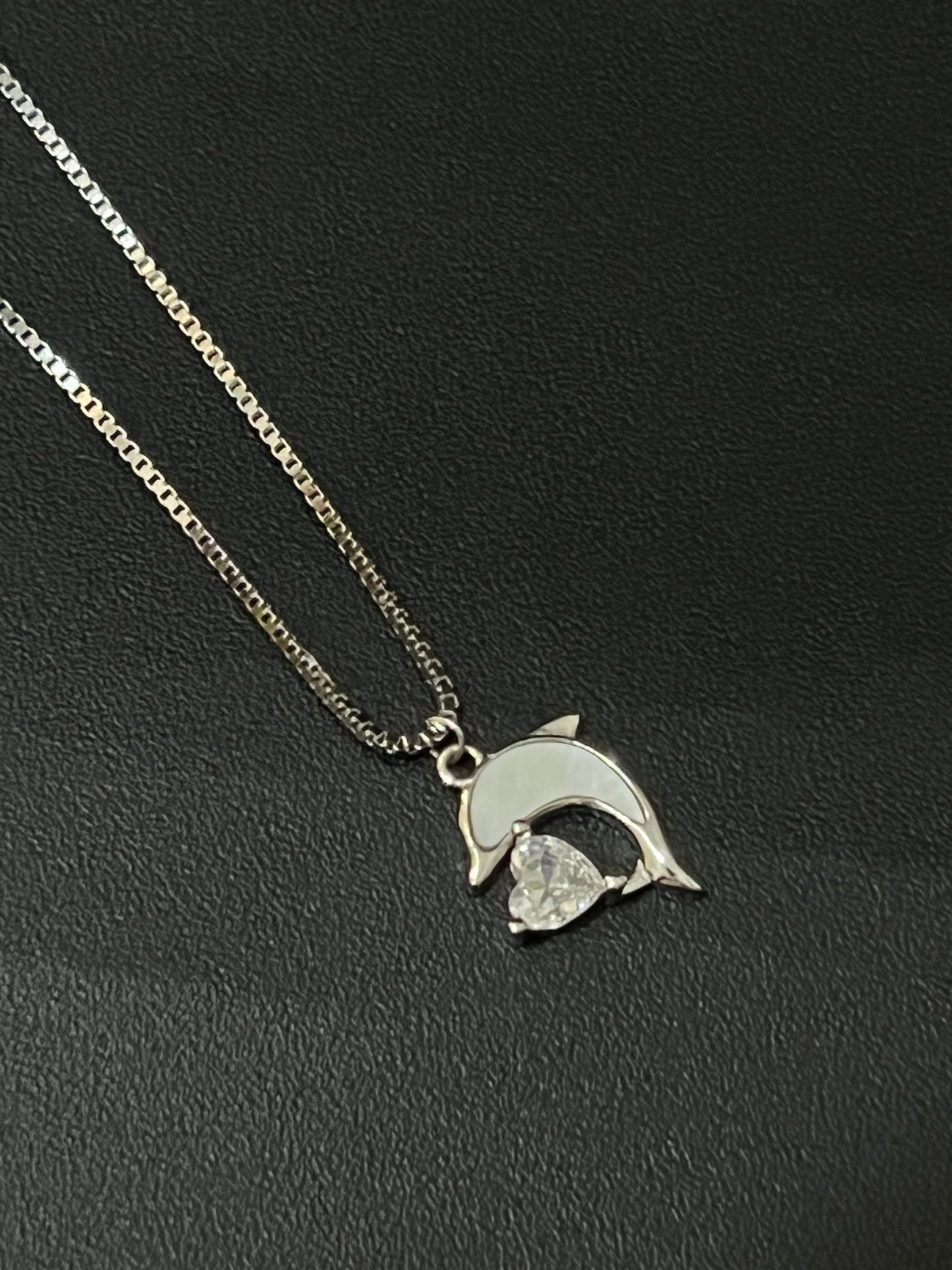 Ladies Pendant Chain_Dolphins