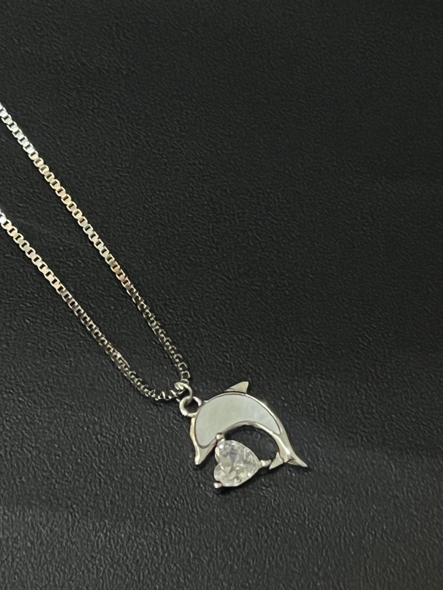 Ladies Pendant Chain_Dolphins